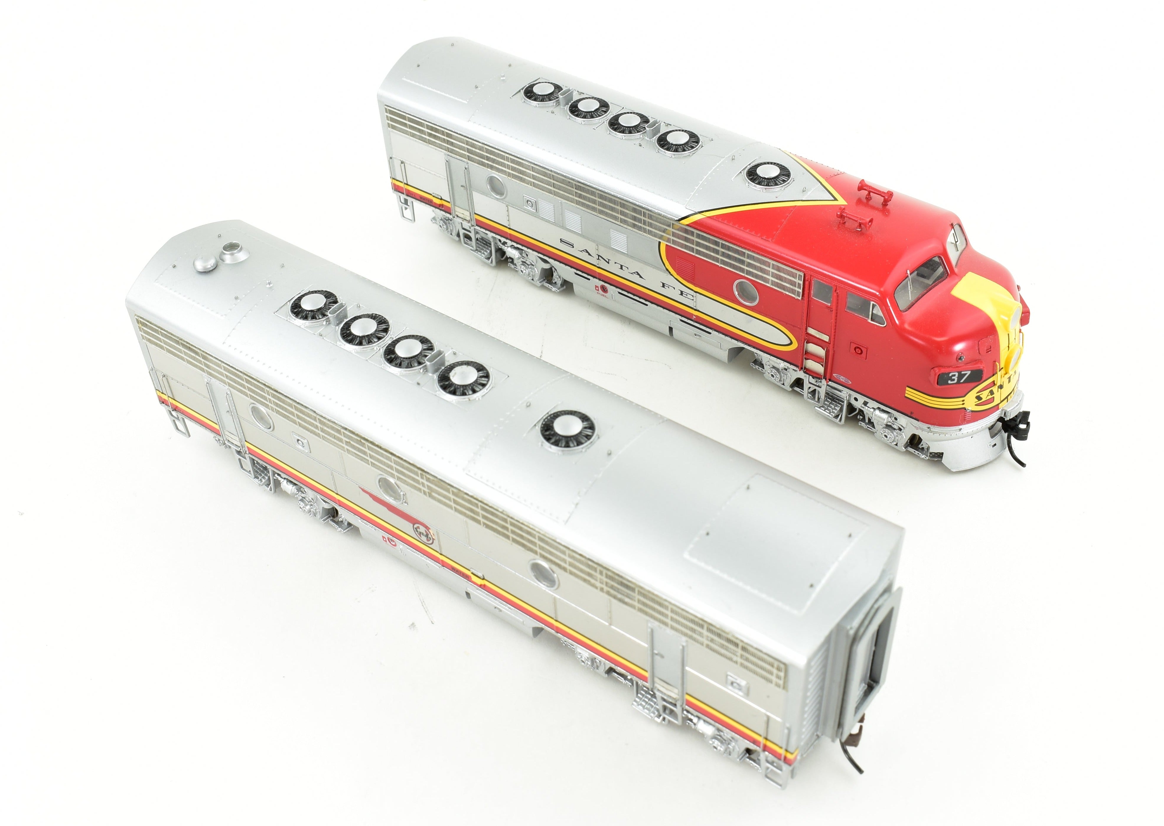 Athearn Genesis ATSF Santa Fe EMD F7A/F7B Phase I Set #37L & 37A First Run
