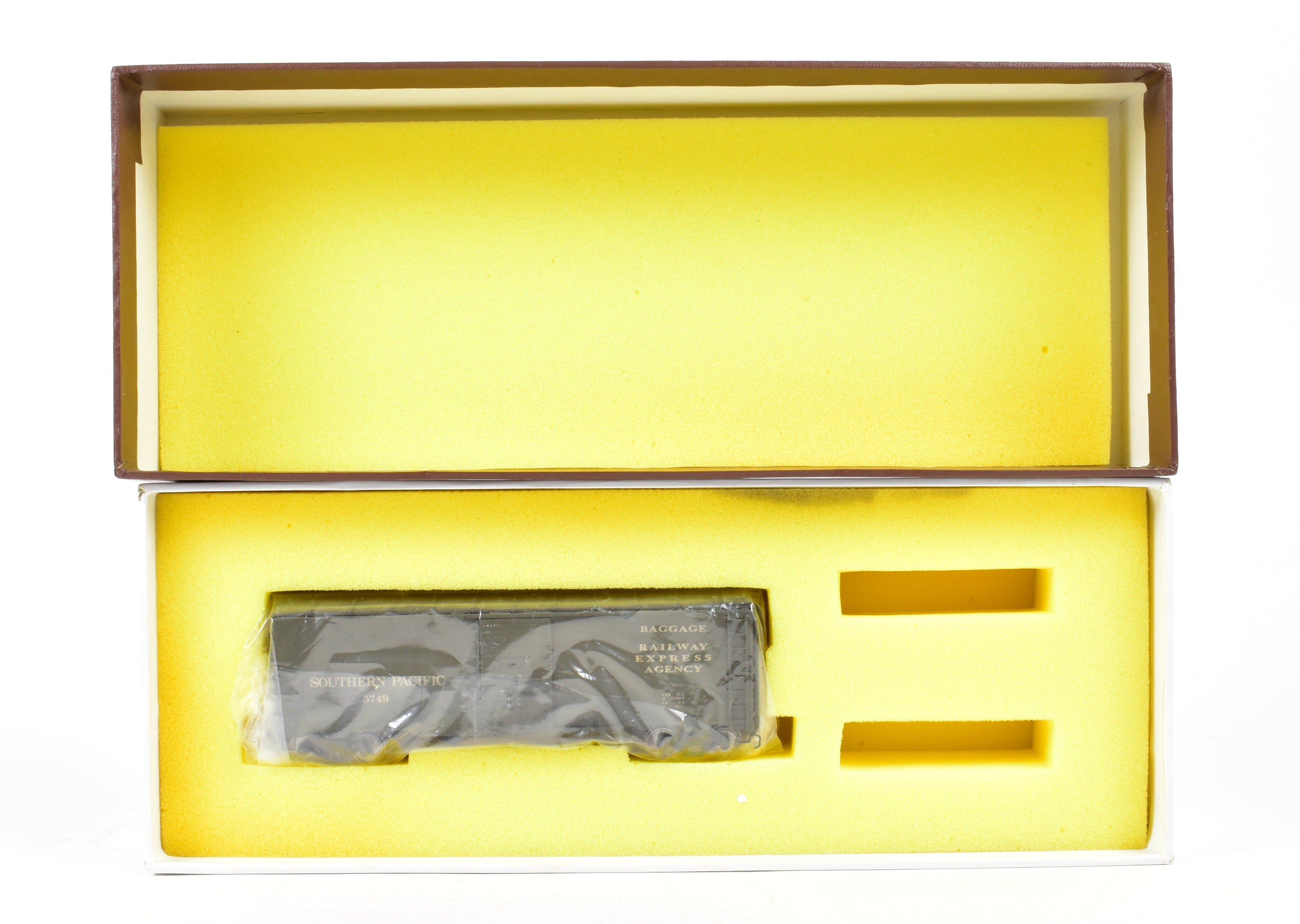 HO Scale Brass Southern Pacific B-50-24 Express Boxcar Model - Beaver Creek SP No. 5749 FP Collector's Edition