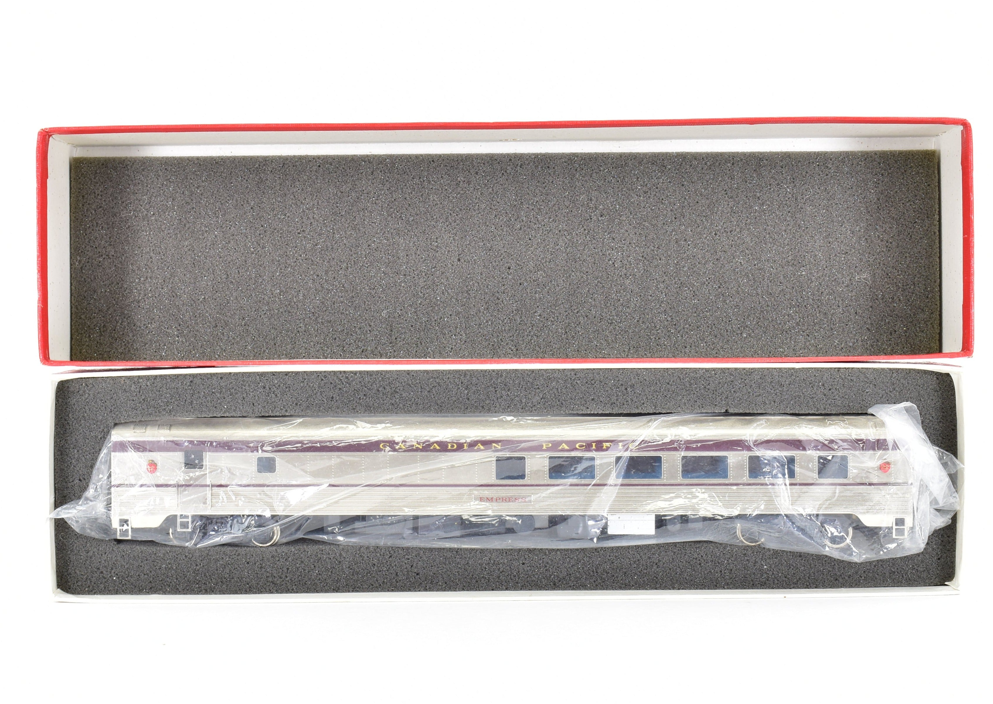 High - Quality HO Scale Brass S. Soho & Co. Canadian Pacific Railroad Empress Lightweight Dining Car with Custom Finishing