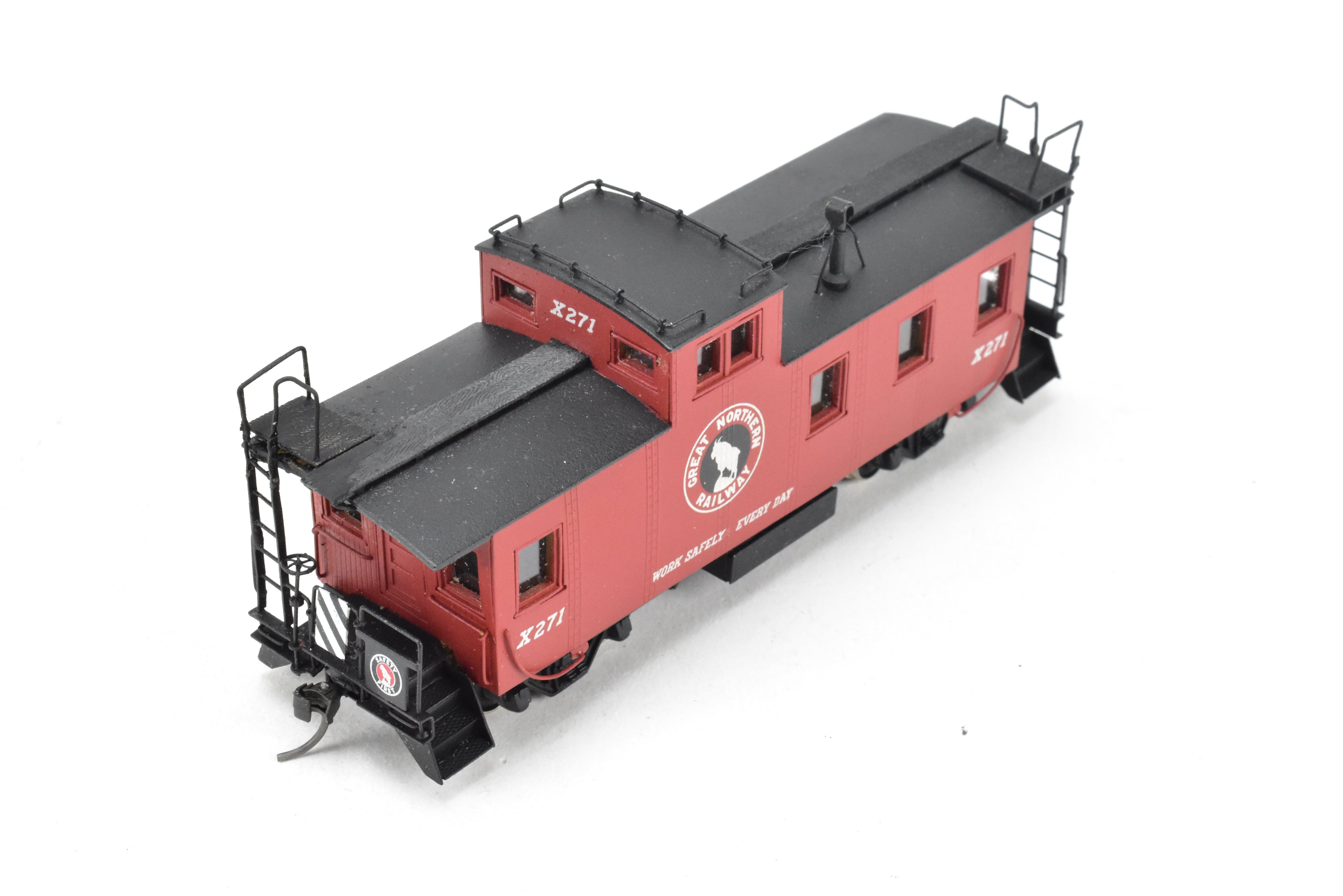 HO Scale Brass Model Train Caboose - OMI (Overland Models, Inc.) GN (Great Northern) 30 - Foot Plywood - Sheathed Caboose C/P X271