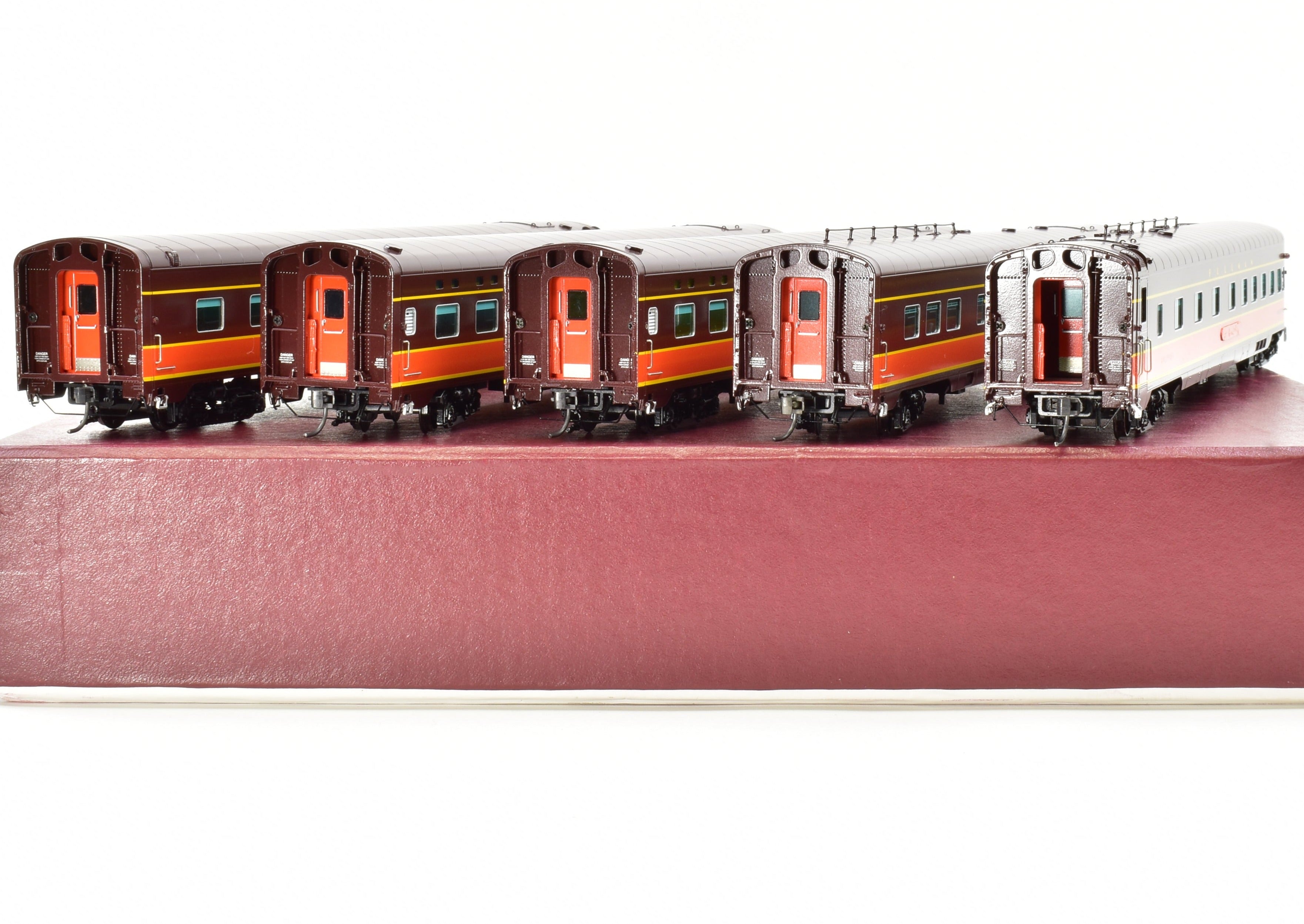 HO Scale Brass Model Train Set - Railway Classics Illinois Central 1942 Panama Limited 10-Car Set with EMD E6 AA Set F/P, Featuring ESU DCC & Sound System