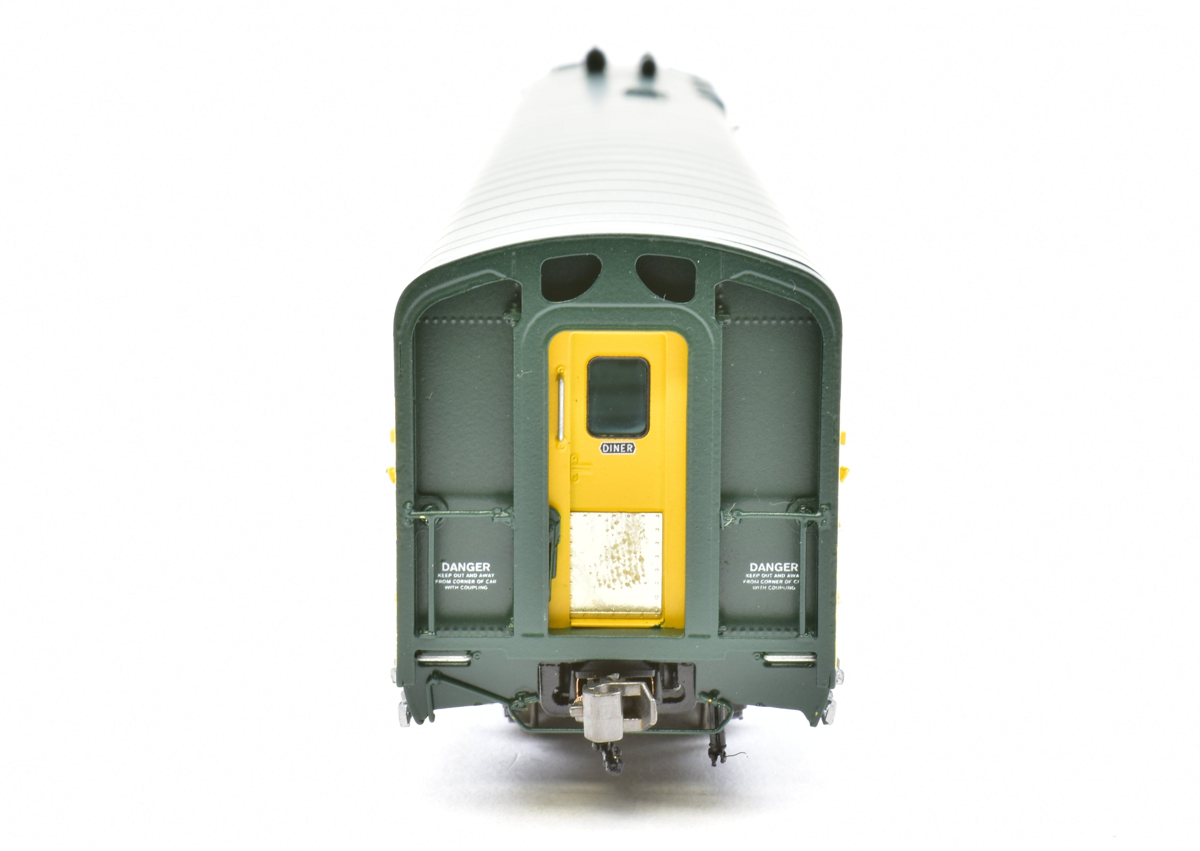 HO Scale Brass C&NW - Chicago and North Western 400 56 - Seat Diner Model FP 6950