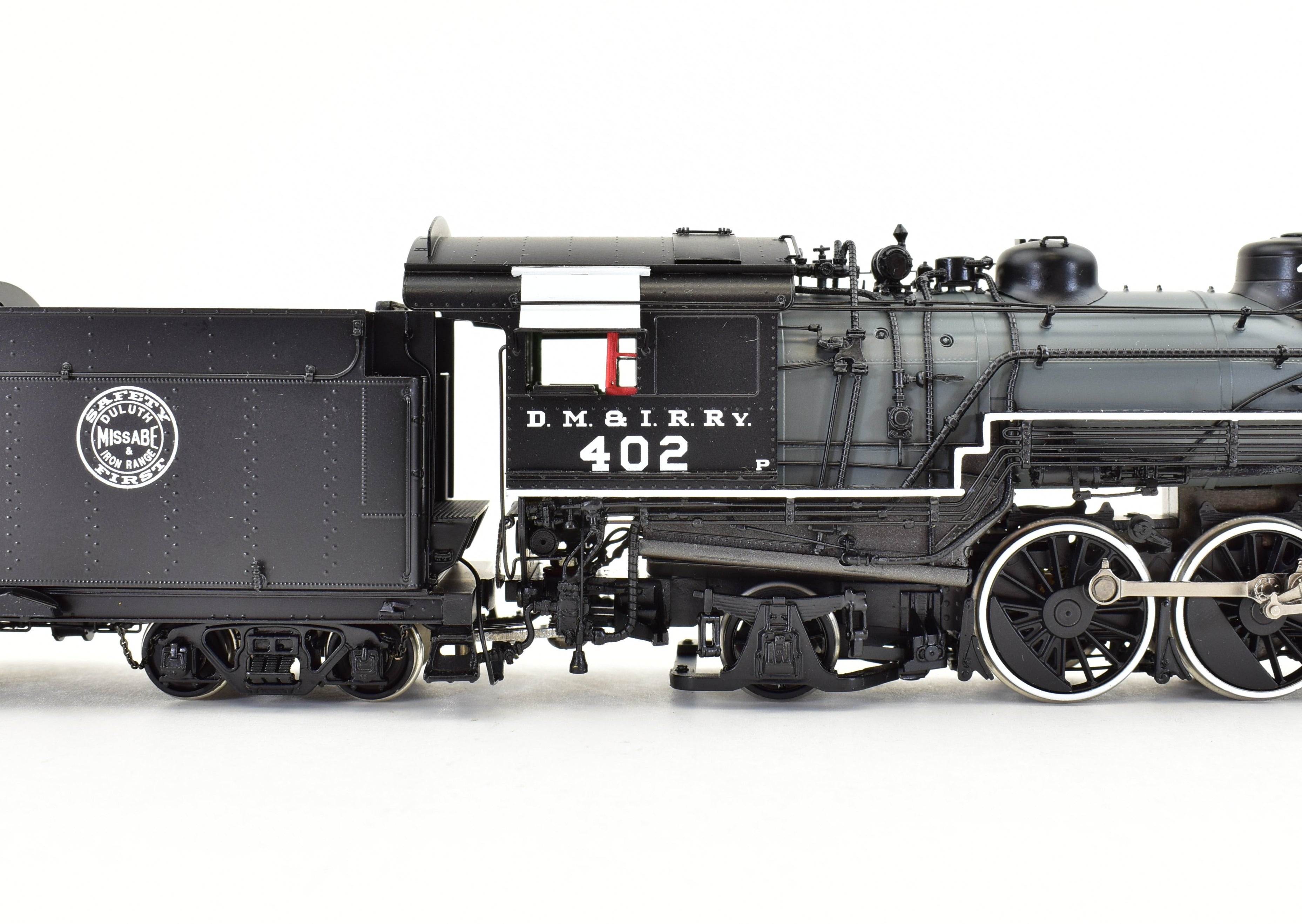 HO Scale Brass Steam Locomotive - Division Point DM&IR - Duluth Missabe & Iron Range Class P 4-6-2 #402 with Grey Boiler Scheme and Front Pilot