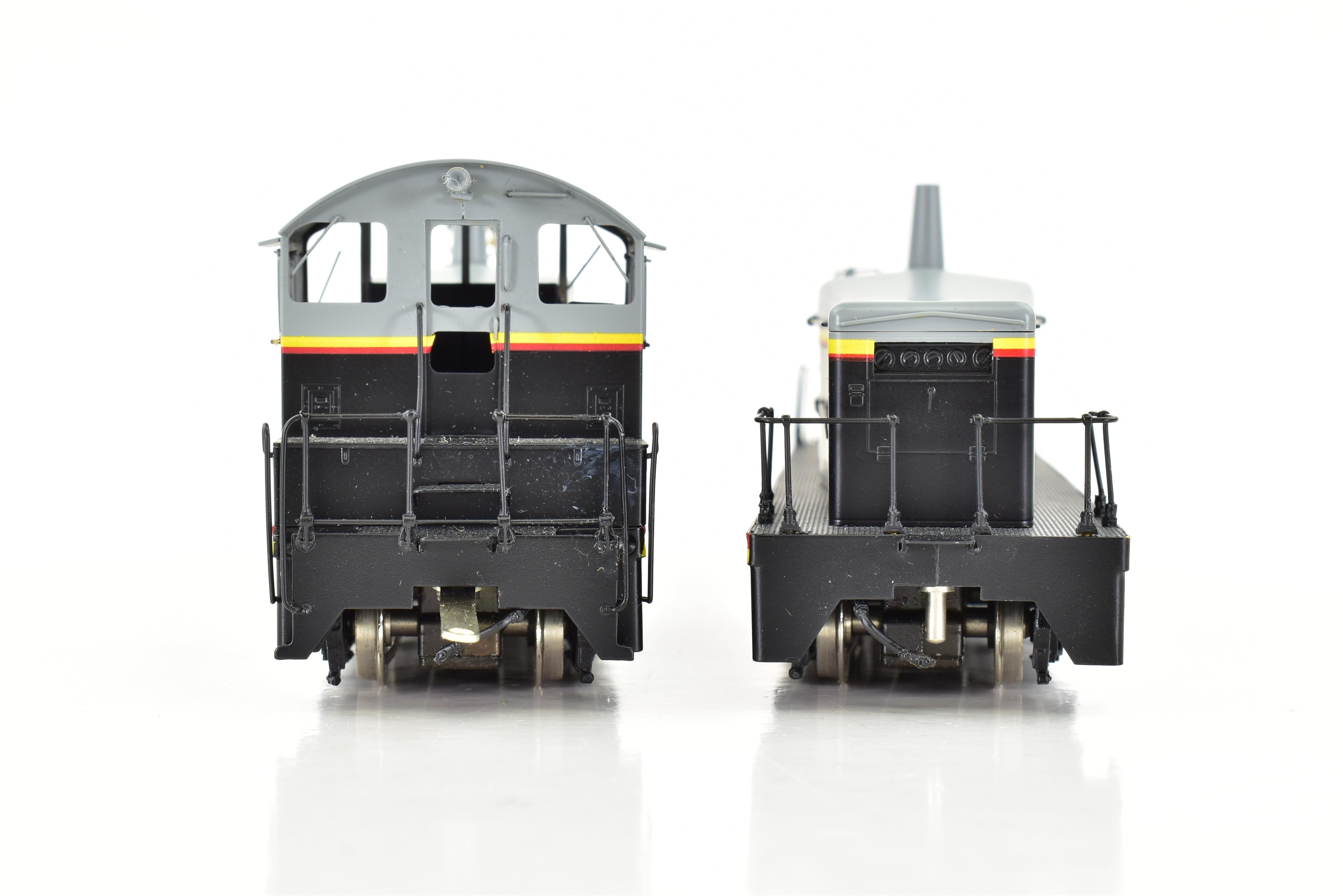 HO Scale Brass Oriental Limited CB&Q Burlington Route EMD TR-2 Cow and Calf Switcher Set