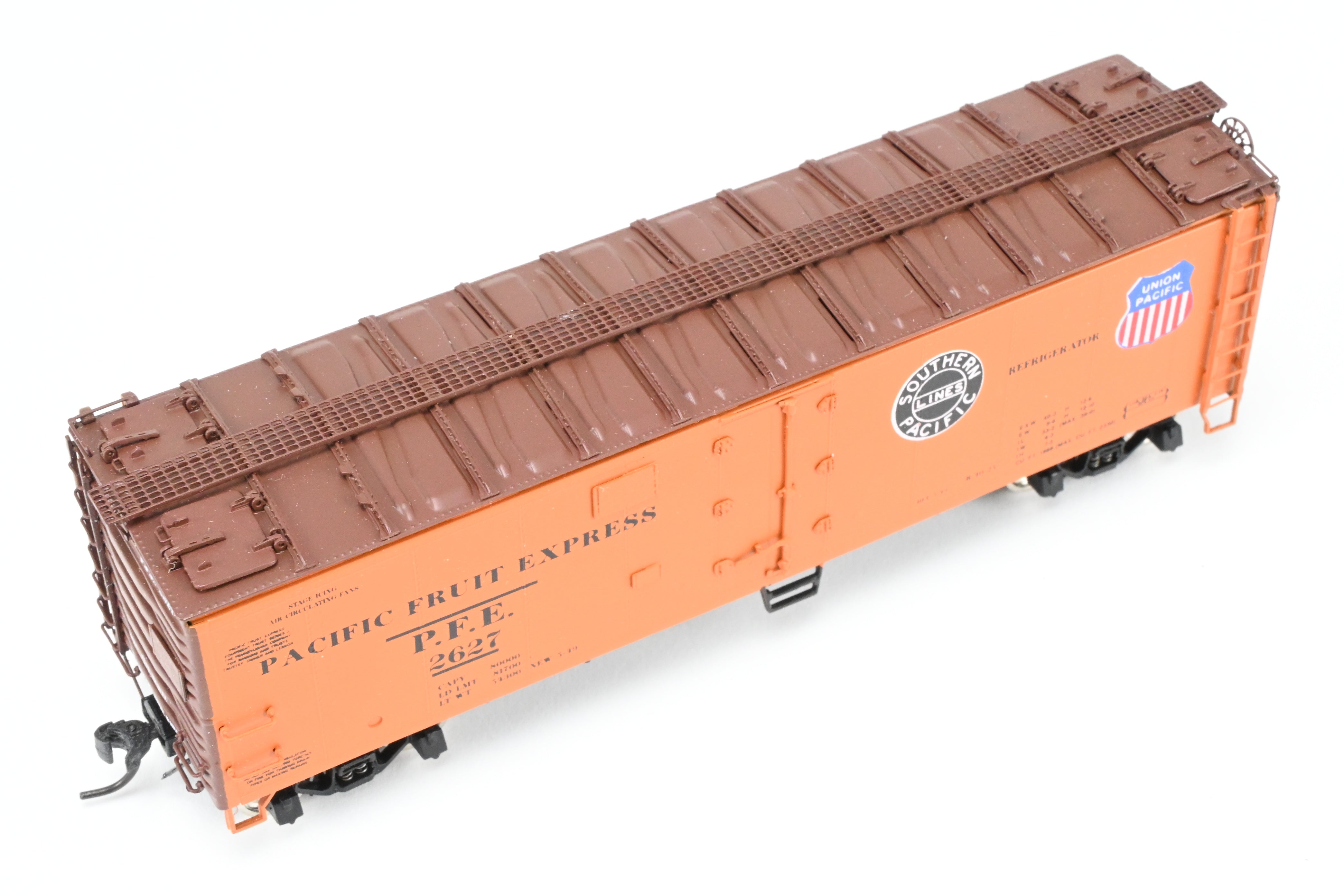 High - Quality HO Scale Brass CIL - Challenger Imports PFE - Pacific Fruit Express R - 40 - 25 Refrigerator Car Model, FP #2627