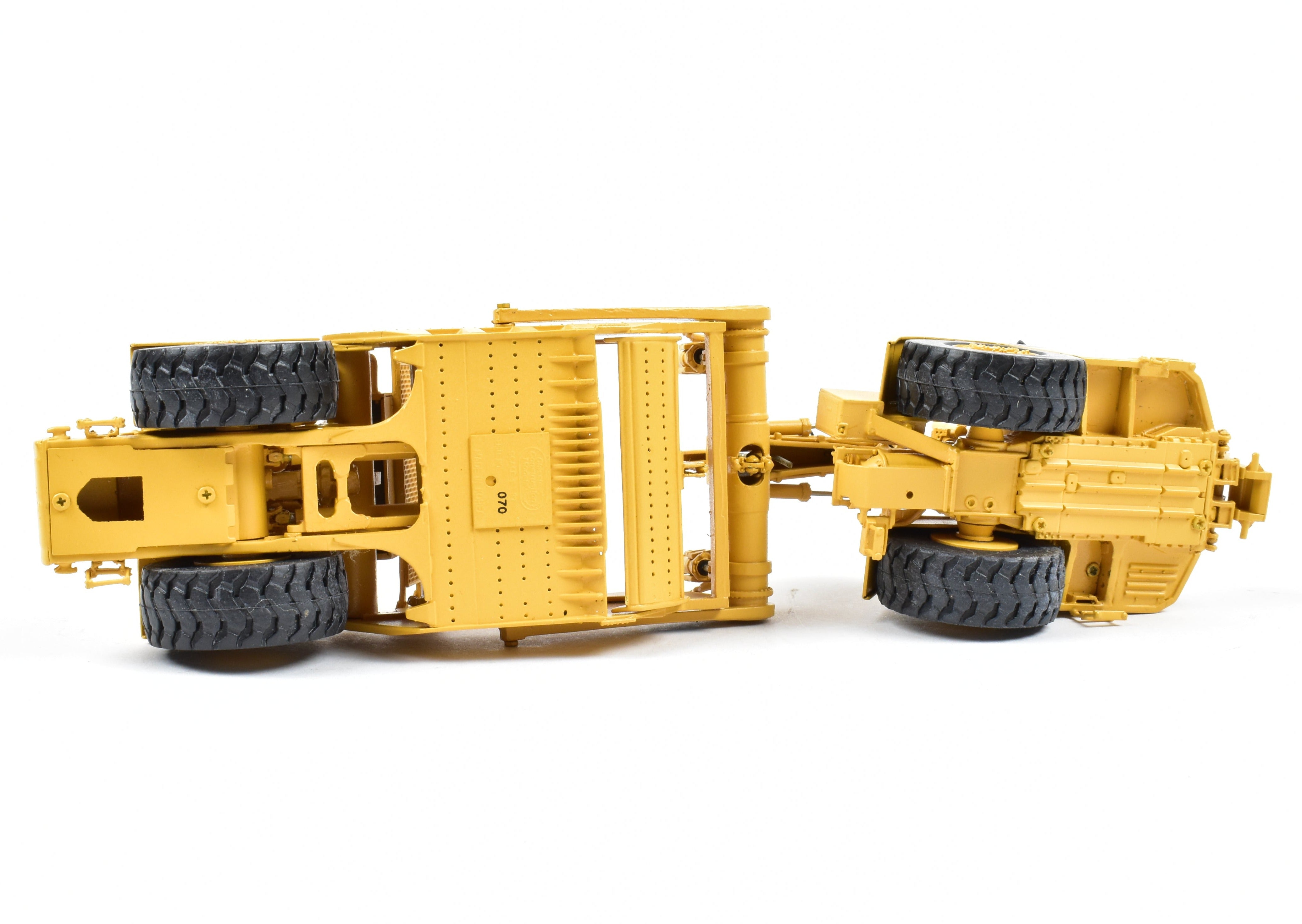 Factory-Painted HO Brass CON CCM Caterpillar 657G Scraper Model from 2010