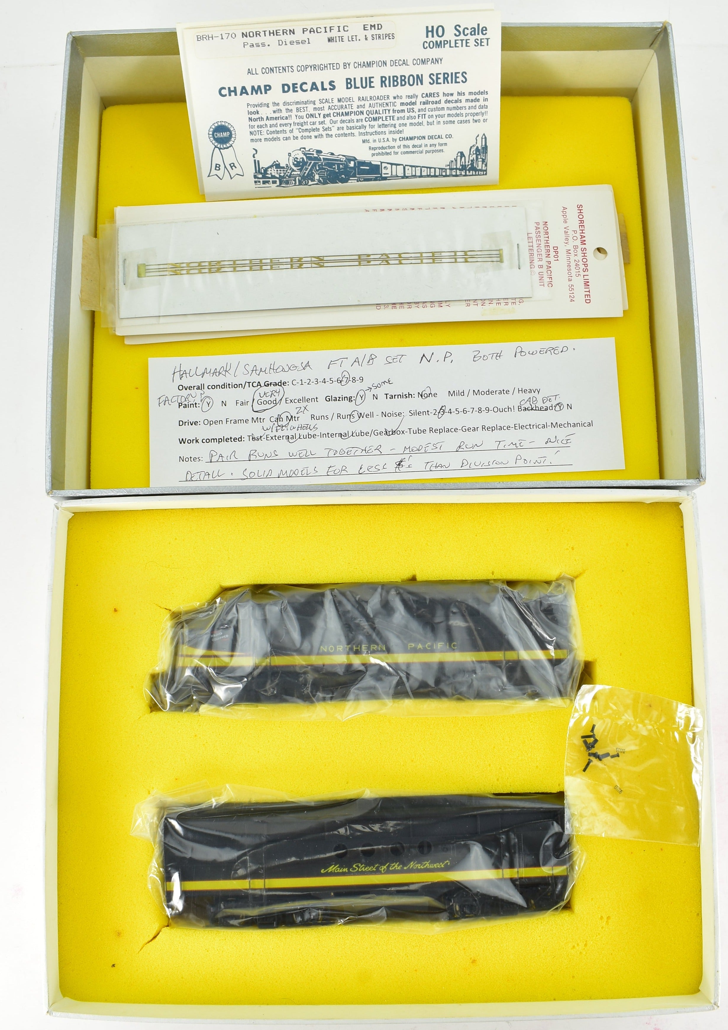HO Scale Brass Hallmark Models NP - Northern Pacific EMC FT A/B Powered Factory - Painted Set