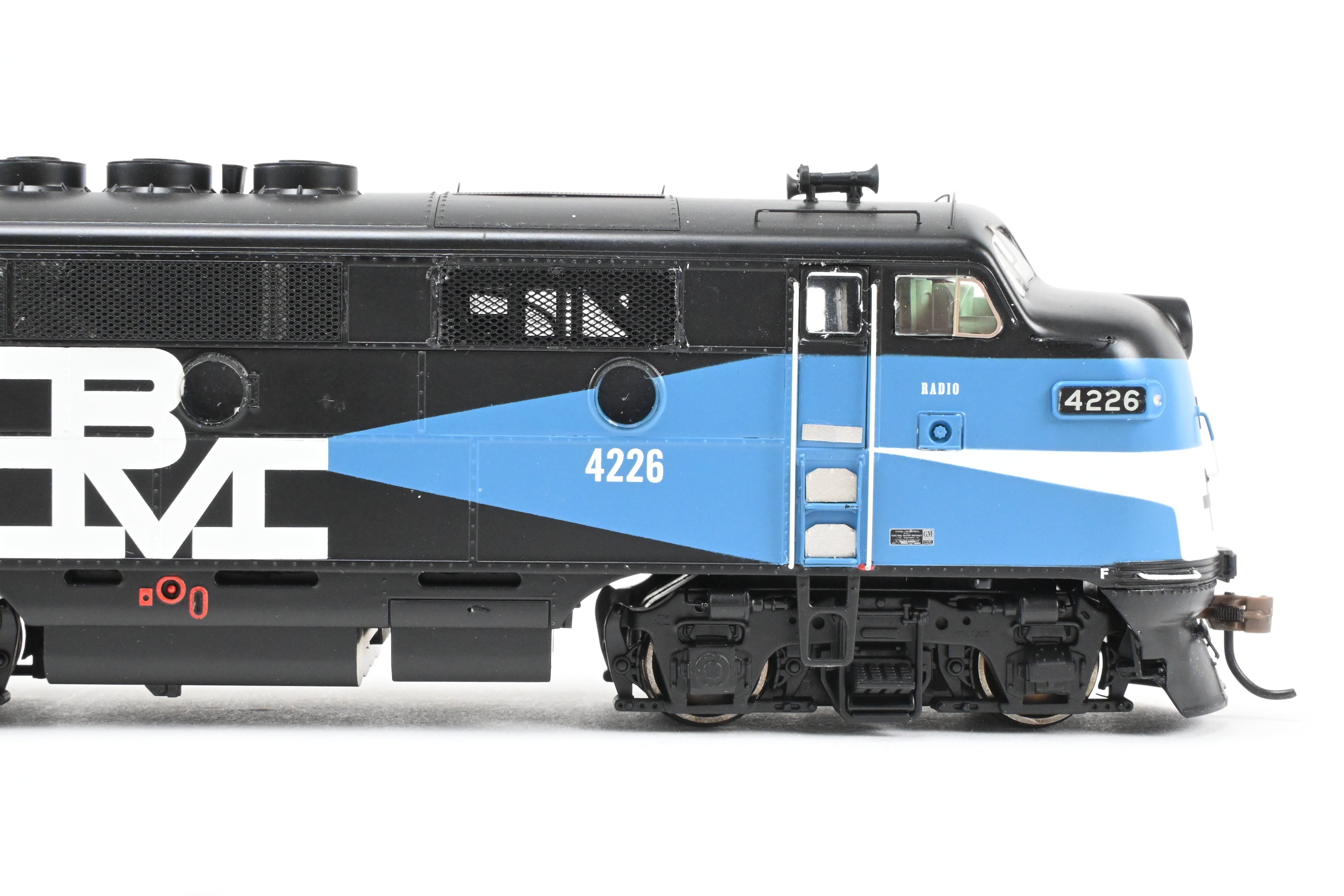 Athearn Genesis B&M Boston & Maine EMD F2-A/F2-B Passenger Set with Tsunami2 DCC & Sound