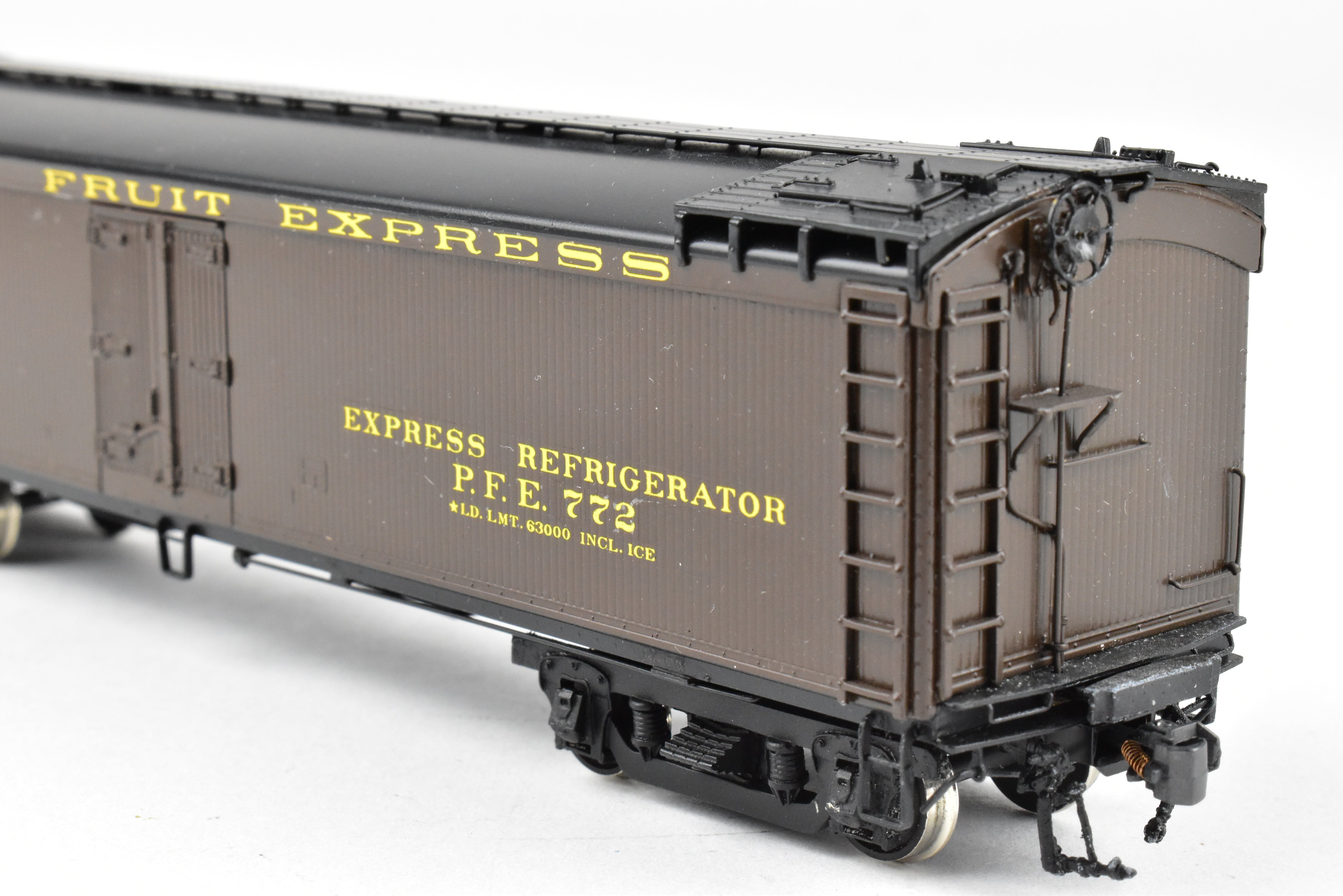 HO Brass WP Car Corp. PFE Pacific Fruit Express Reefer No. 772 Factory Painted
