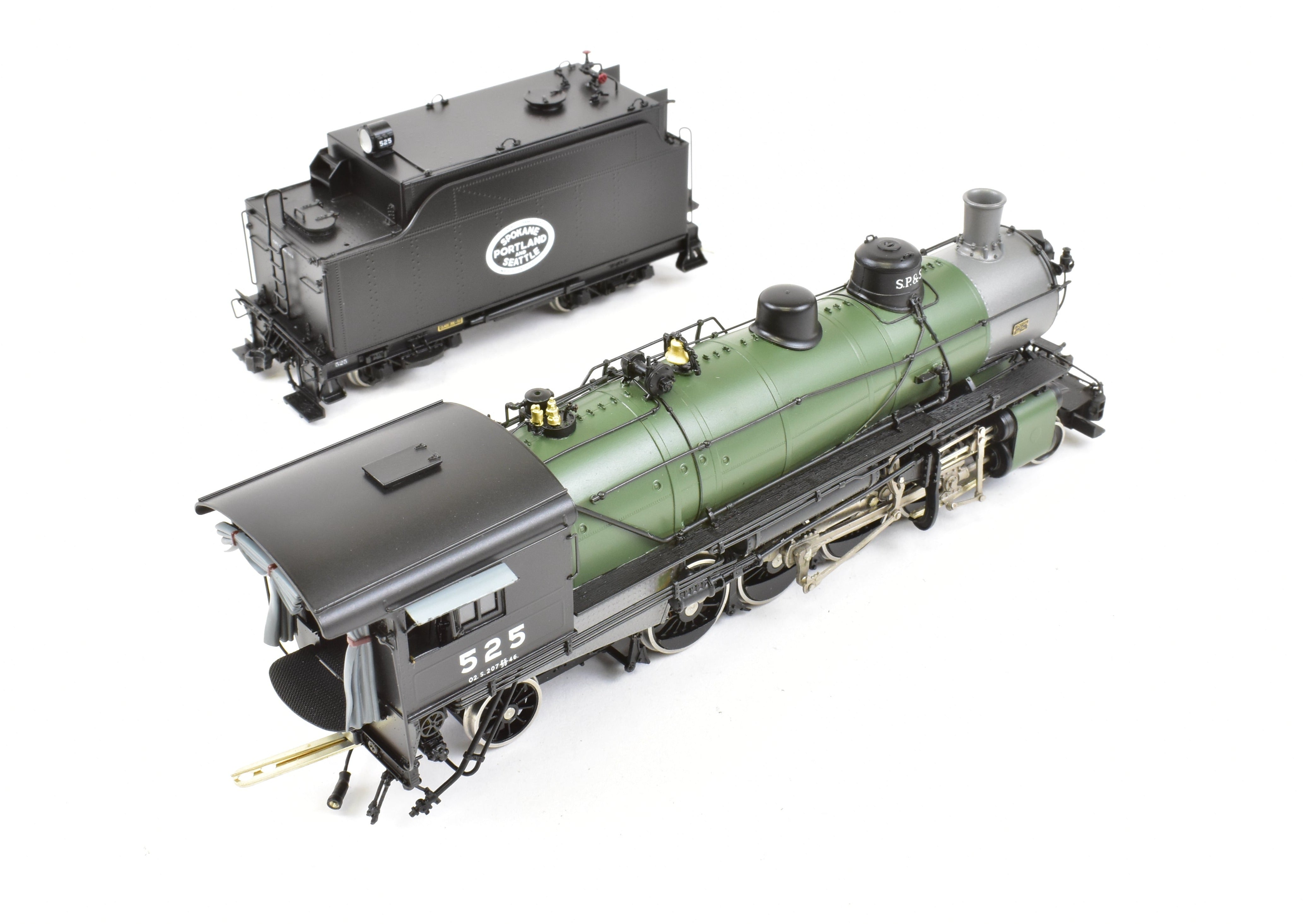 HO Scale Brass Model Train - W&R Enterprises SP&S - Spokane, Portland & Seattle Railway Class O - 2 2 - 8 - 2 FP Glacier Scheme Locomotive No. 525
