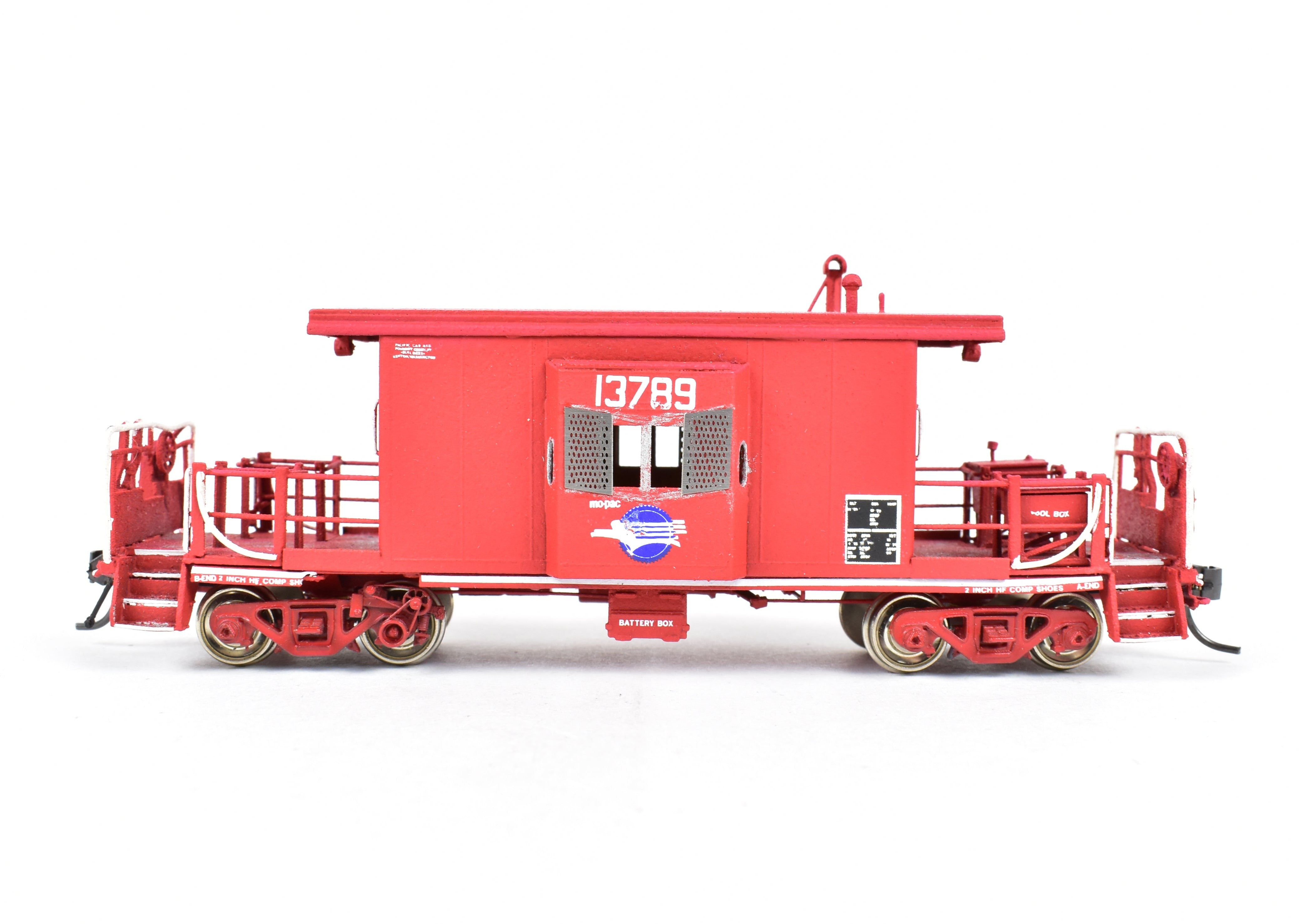 OMI HO Brass Missouri Pacific Bay Window Caboose with Small Side Windows, Custom Painted