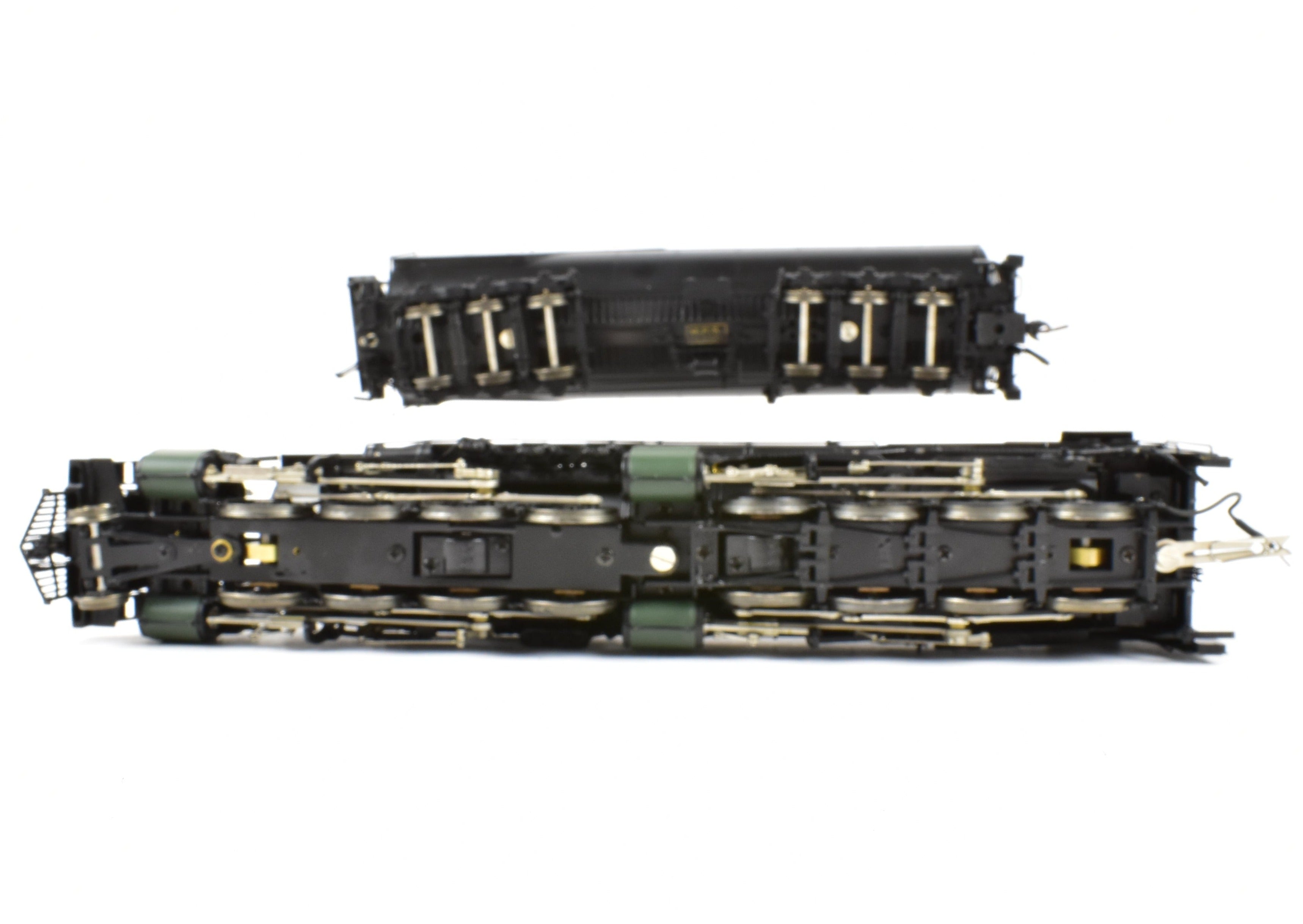HO Scale Brass Model Train - Precision Scale Co. (PSC) Great Northern Class N - 2 2 - 8 - 8 - 0 Locomotive with Vestibule Cab in Glacier Park Painting Scheme