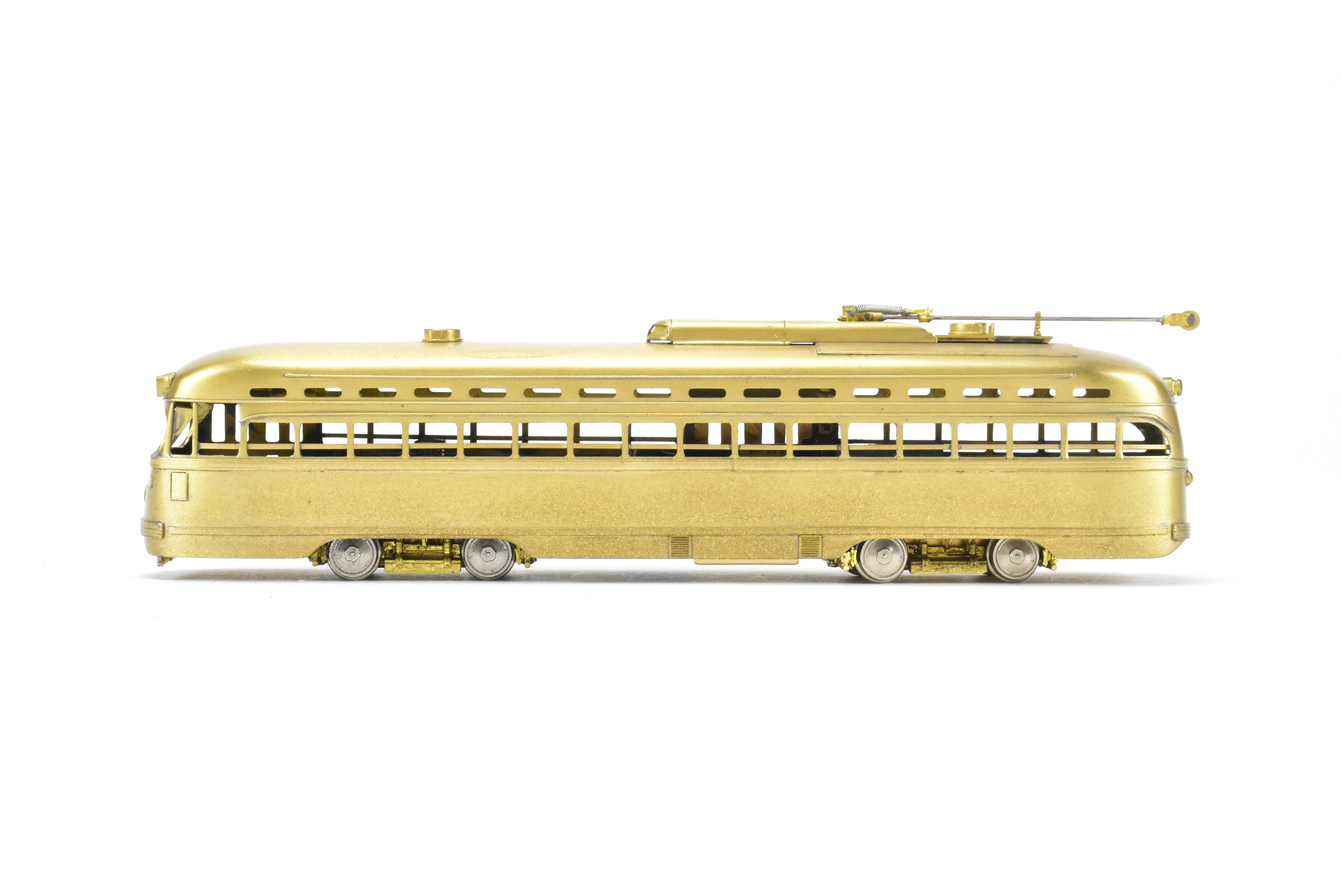 High - Quality HO Scale Brass Model of WP Car Corp. 1946 PCC Type - B Trolley with Blinker Doors for Model Railroading Enthusiasts