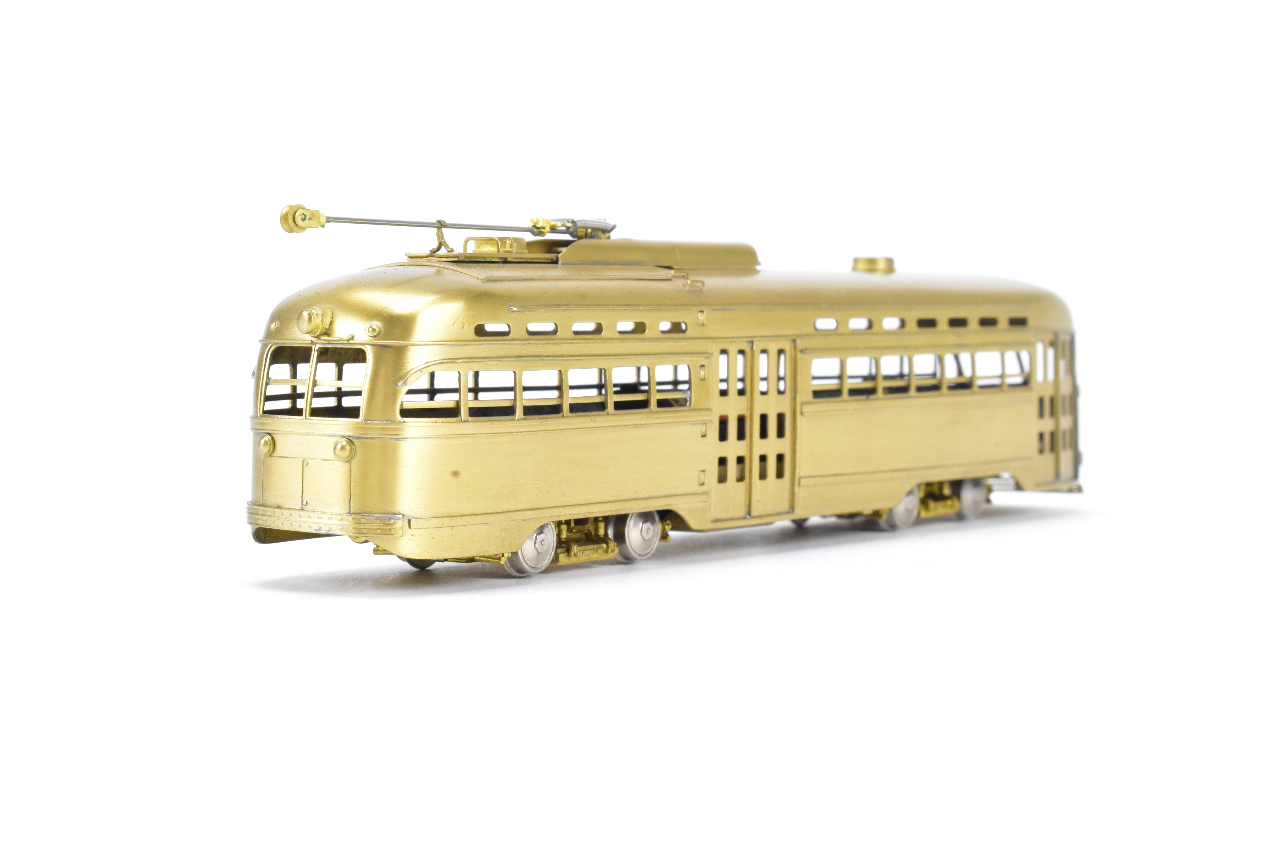 High - Quality HO Scale Brass Model of WP Car Corp. 1946 PCC Type - B Trolley with Blinker Doors for Model Railroading Enthusiasts