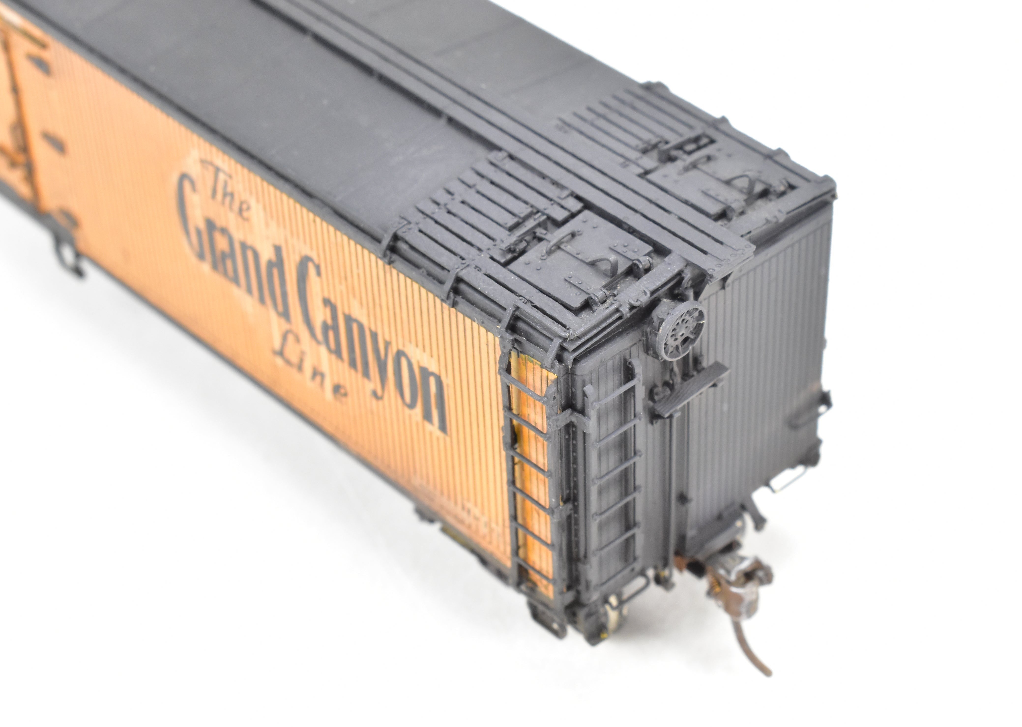 HO Scale Brass Model Train - Overland Models, Inc. ATSF - Santa Fe SFRD Rr - 10 Class 50 - Foot Ice Bunker Wood Refrigerator Car with Custom Weathering and Paint, Numbered 31060
