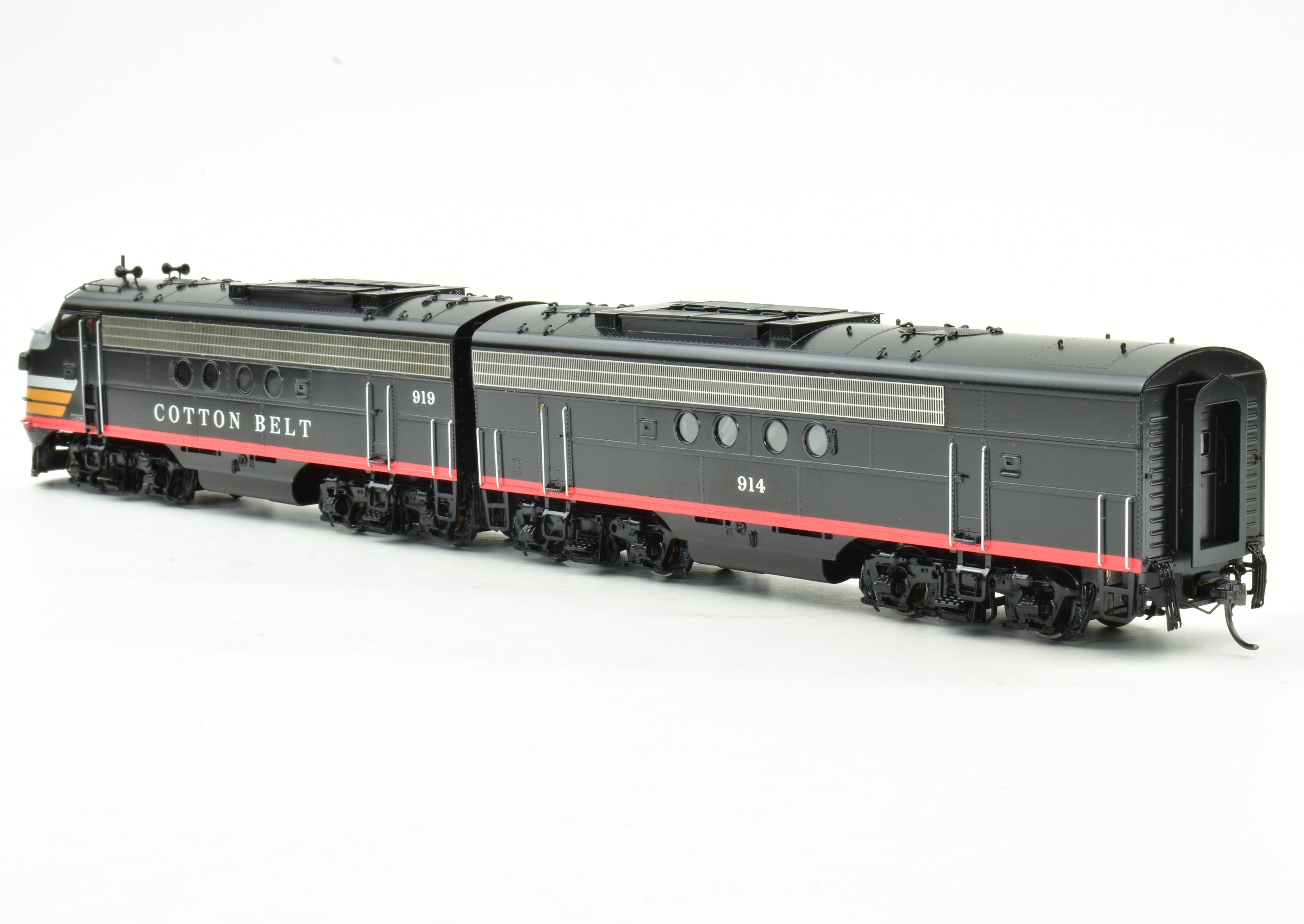 High - Quality HO Scale Brass Division Point DVP Model - Cotton Belt EMC FTA/B Set with Factory Painting