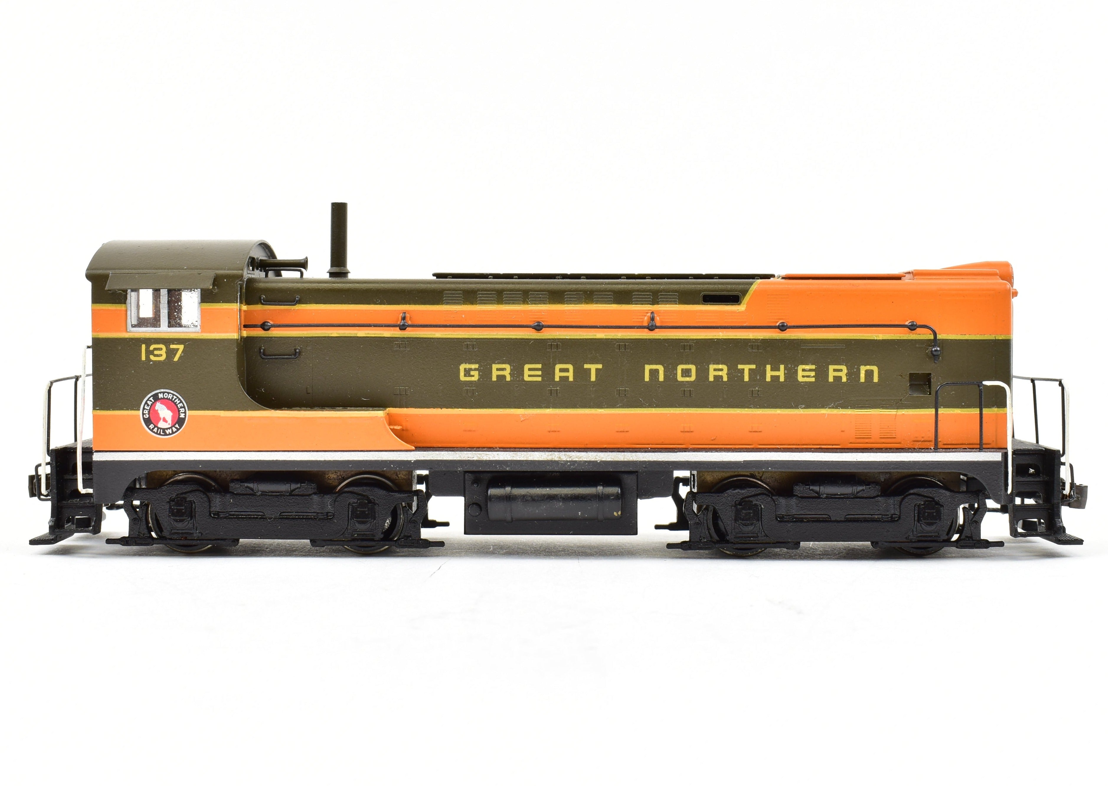 HO Scale Brass Hallmark Models GN - Great Northern Baldwin VO - 1000 Diesel Switcher Professionally Painted Model Train