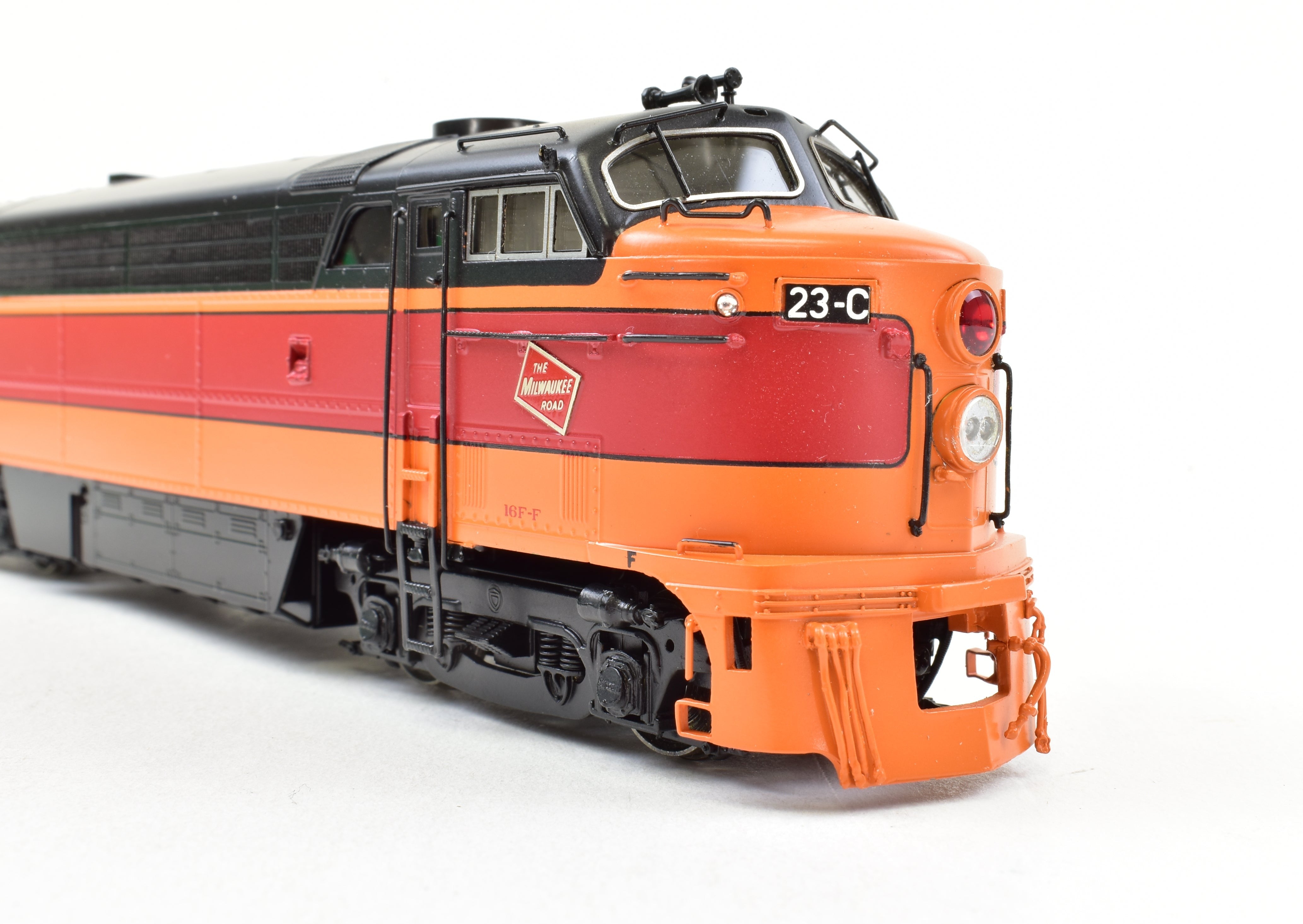 HO Scale Brass Diesel Locomotive Model by Overland Models Inc. - Milwaukee Road Fairbanks Morse CFA 16 - 4 Factory Painted