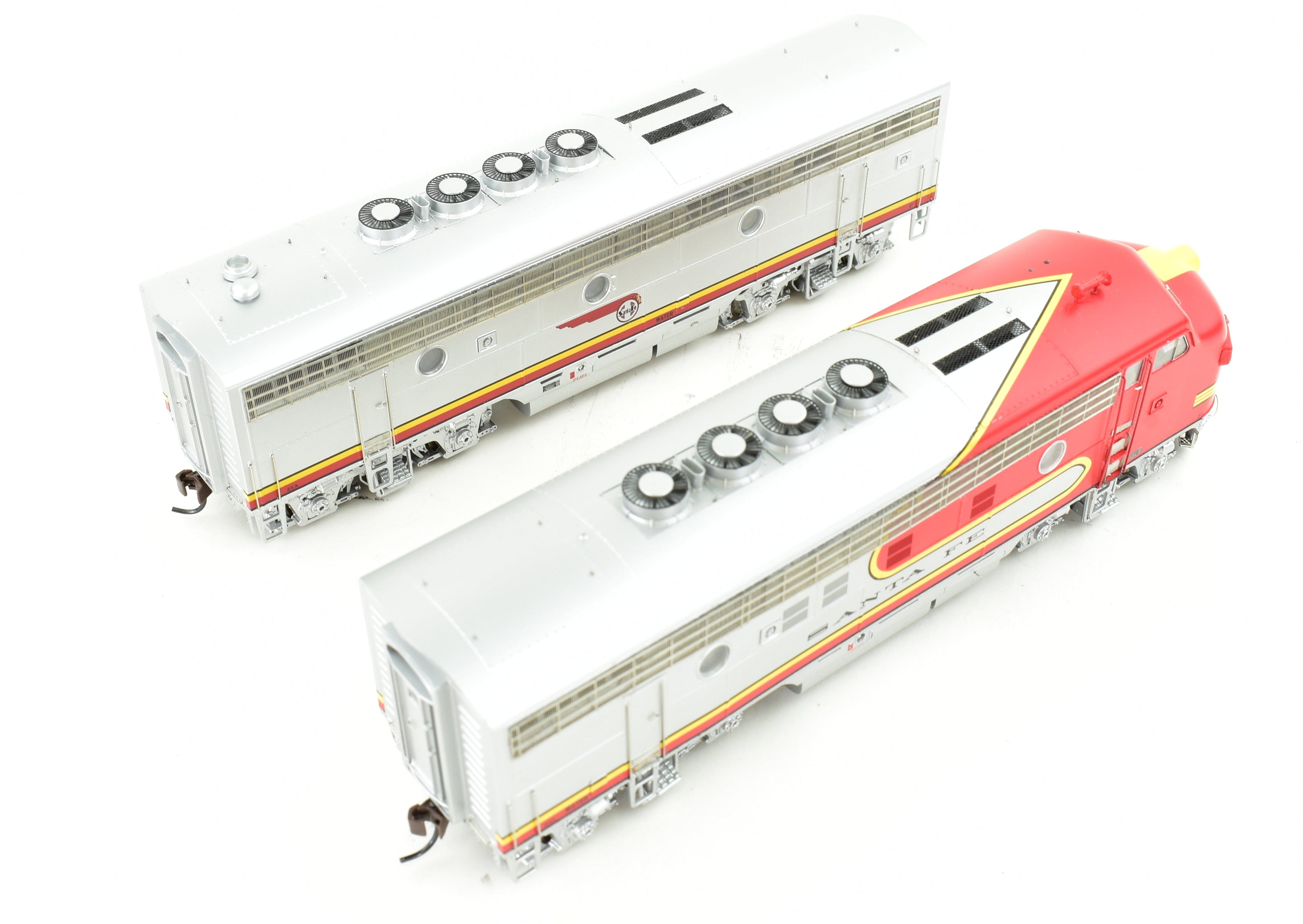 HO Scale Athearn Genesis American Steamship Freight - Santa Fe EMD F3A and F3B Locomotive Set Number 21L and 21A for Model Railroading Enthusiasts