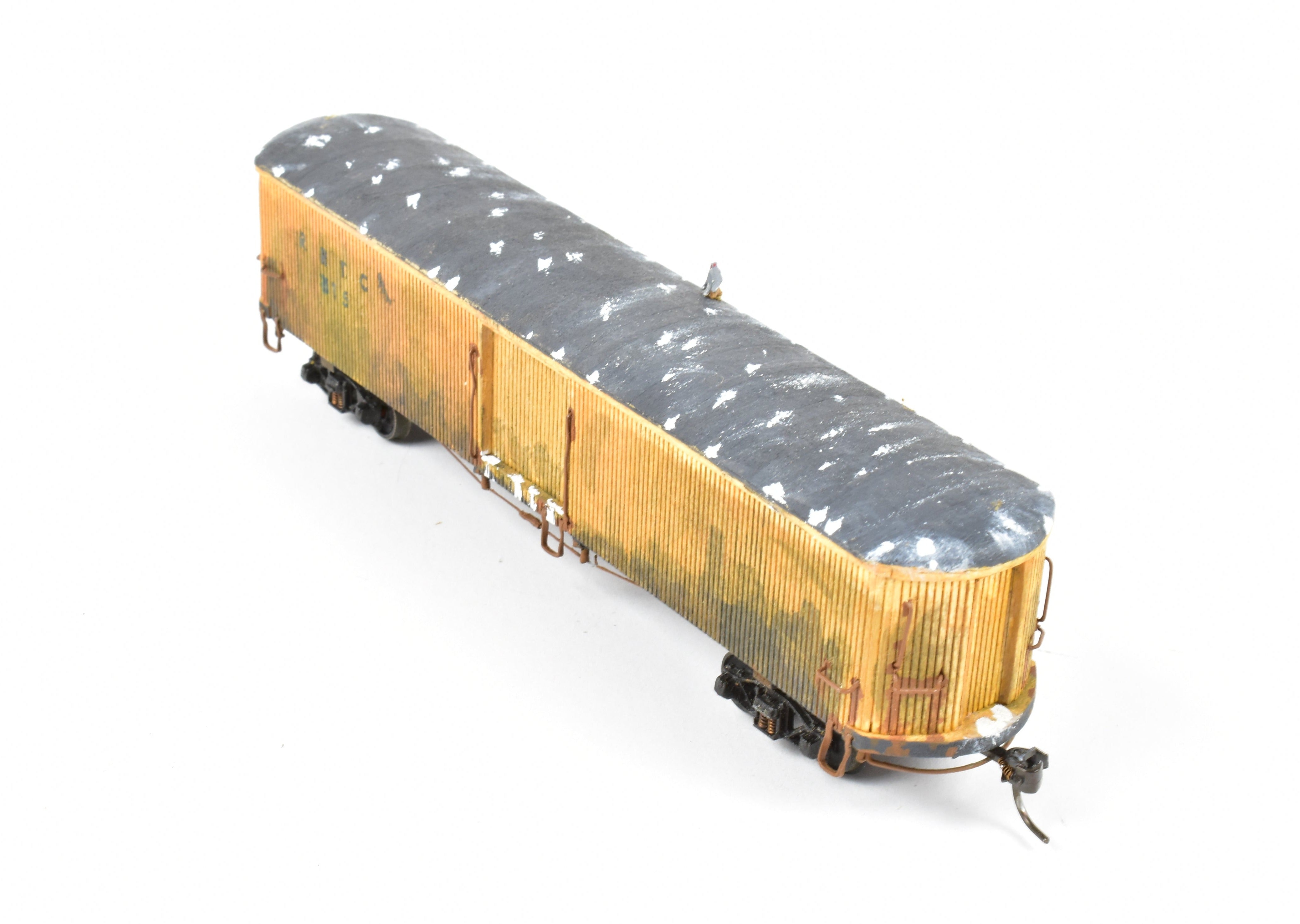 HO La Belle Woodworking Yellow #215 Fully Assembled Weathered Freight/Baggage Trailer