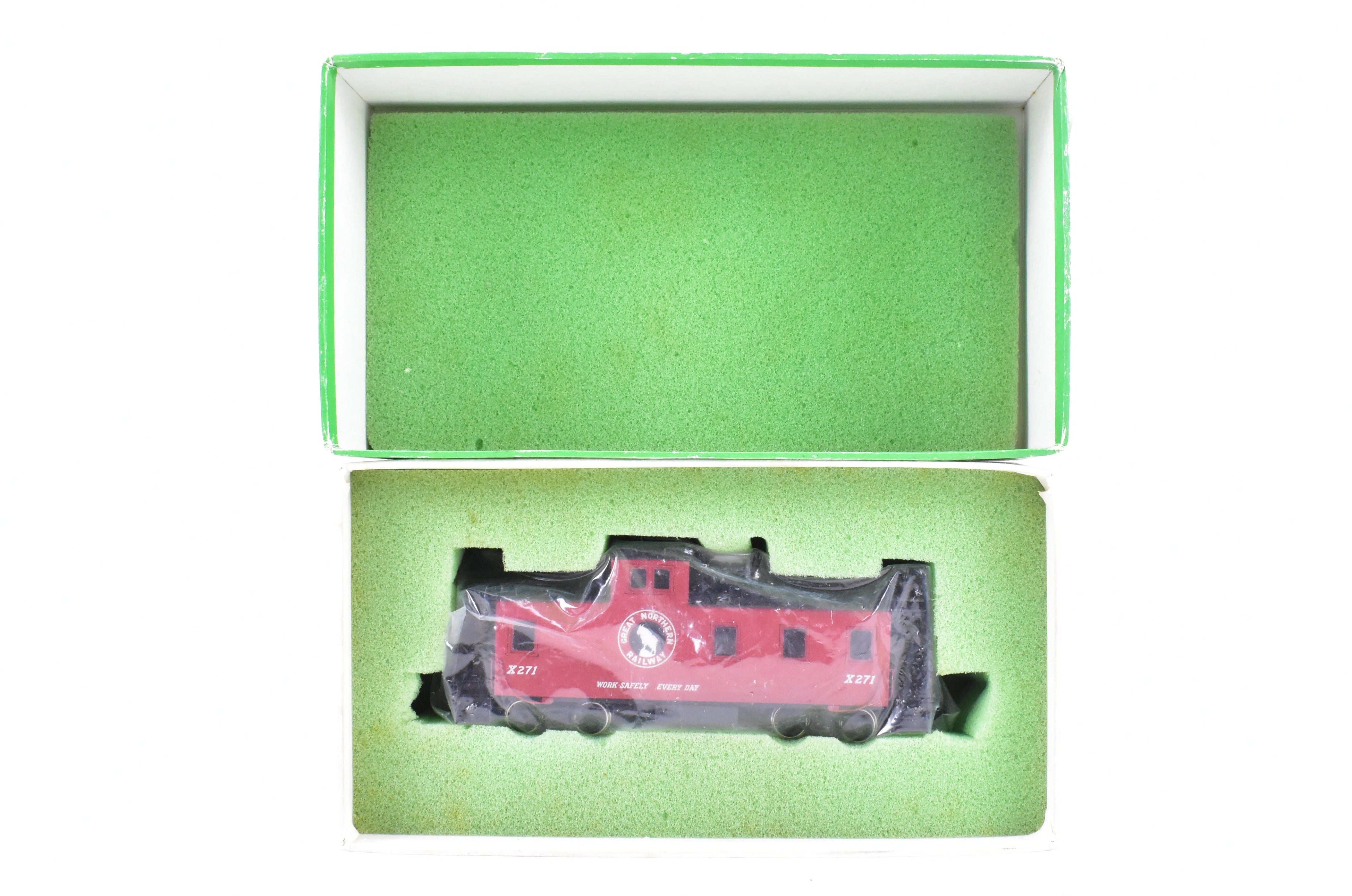 HO Scale Brass Model Train Caboose - OMI (Overland Models, Inc.) GN (Great Northern) 30 - Foot Plywood - Sheathed Caboose C/P X271