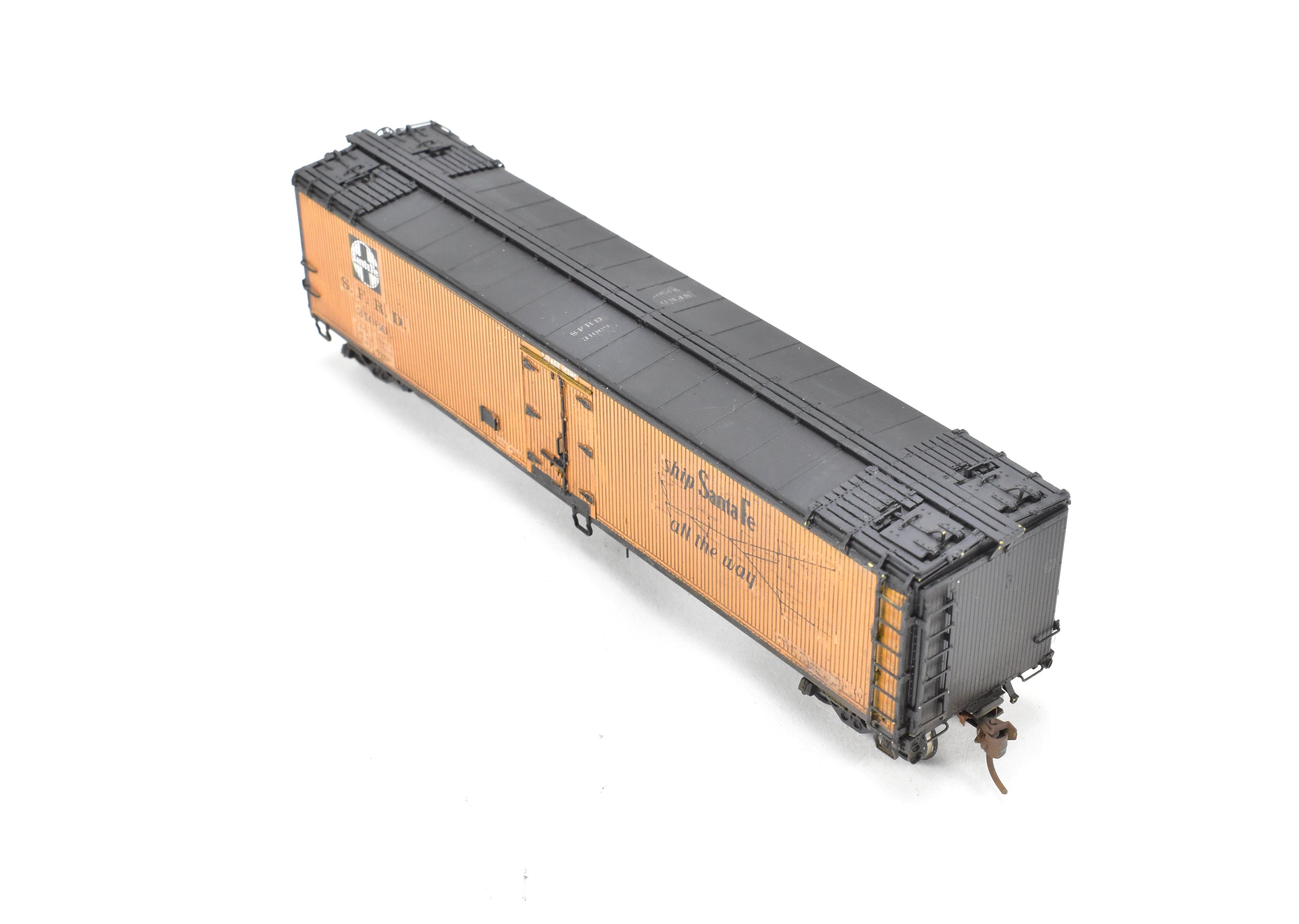 HO Scale Brass Model Train - Overland Models, Inc. ATSF - Santa Fe SFRD Rr - 10 Class 50 - Foot Ice Bunker Wood Refrigerator Car with Custom Weathering and Paint, Numbered 31060