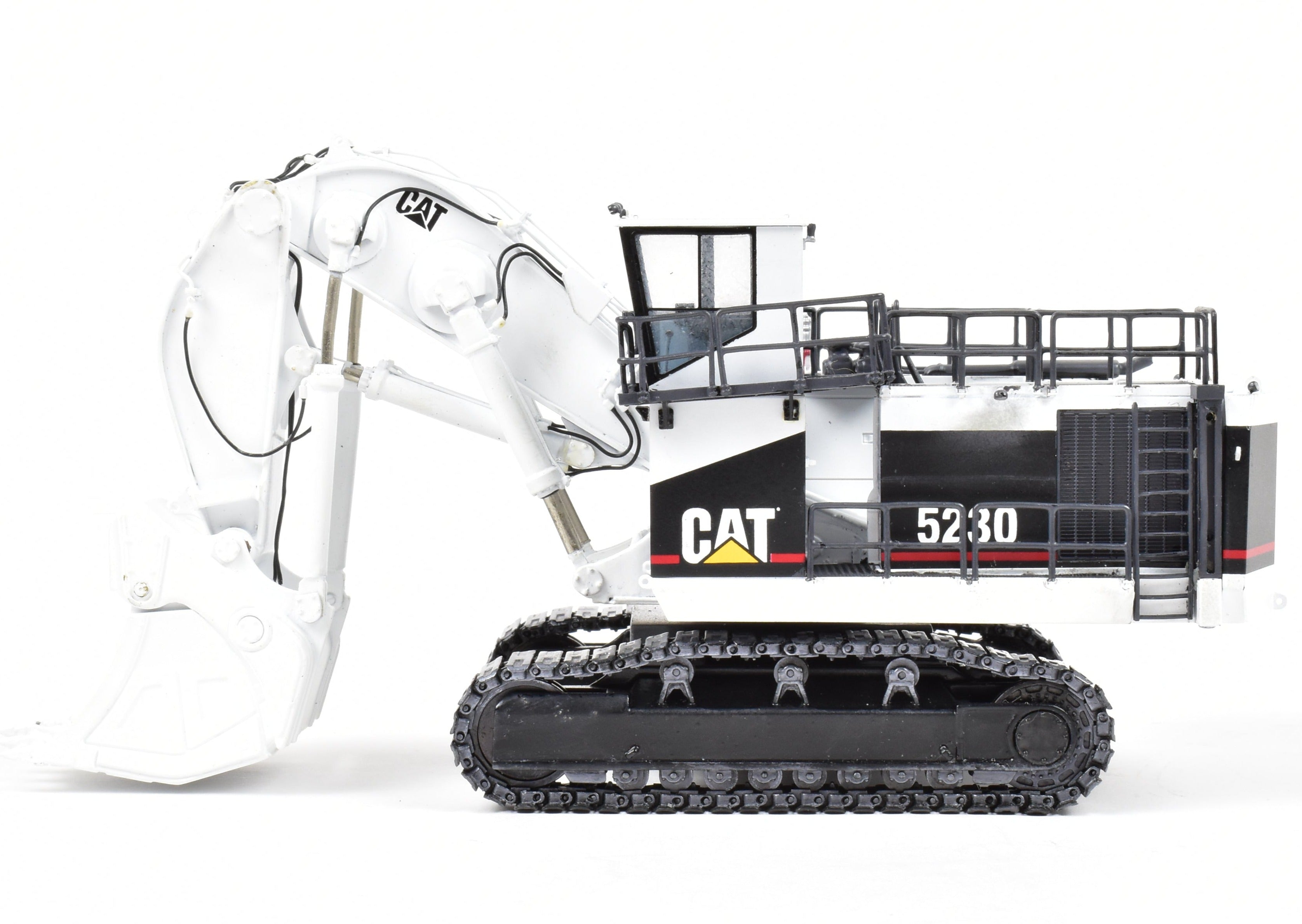High - Quality HO Scale Brass Construction Caterpillar 5230 Front Shovel Mining Model in Classic White Color for Collectors