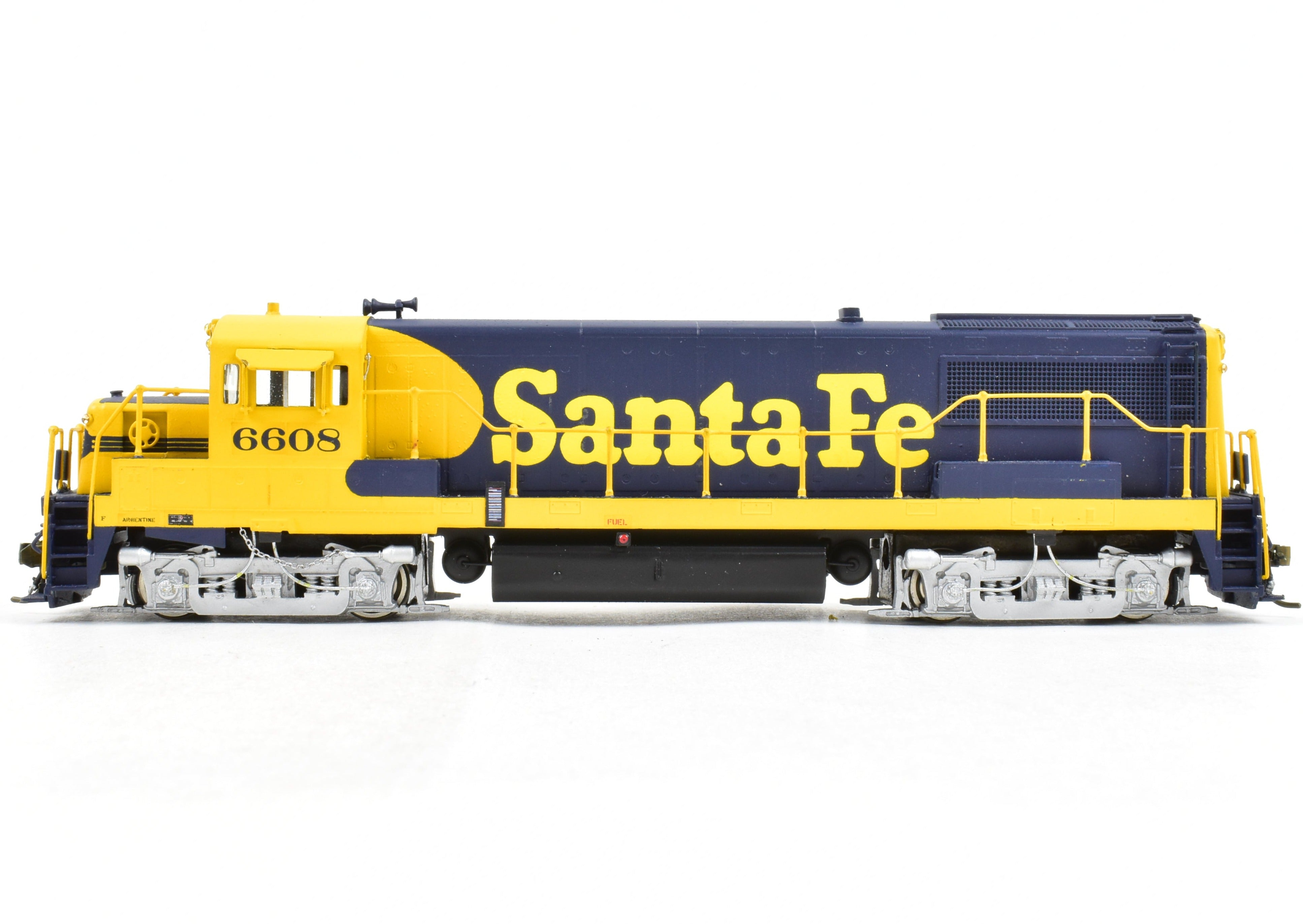 HO Scale Brass Model of Oriental Limited ATSF - Santa Fe GE U25B with 2500 HP Low Hood and Early Pro Painted Finish