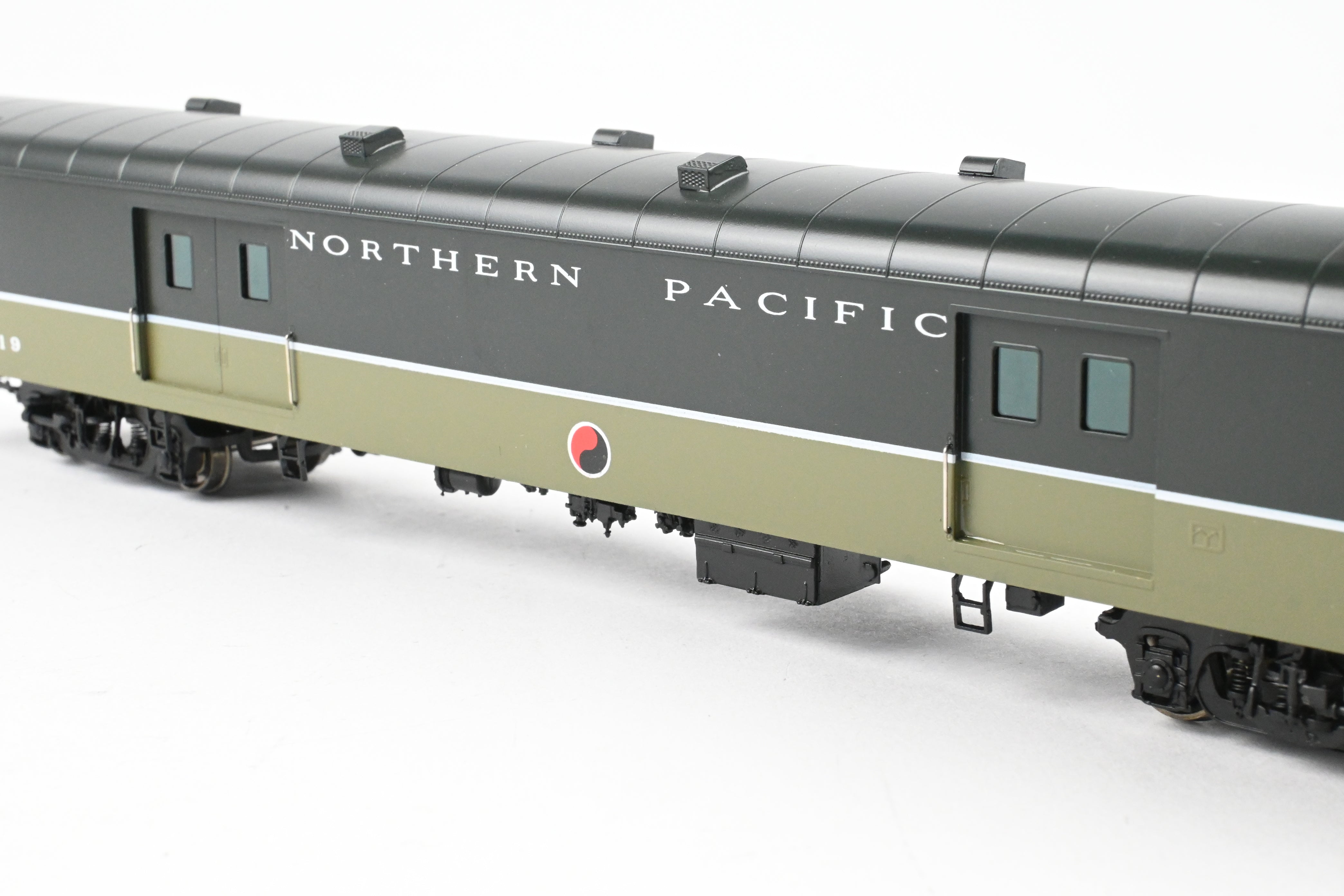HO Brass Railway Classics - Northern Pacific Baggage Car No. 219 in Loewy Scheme