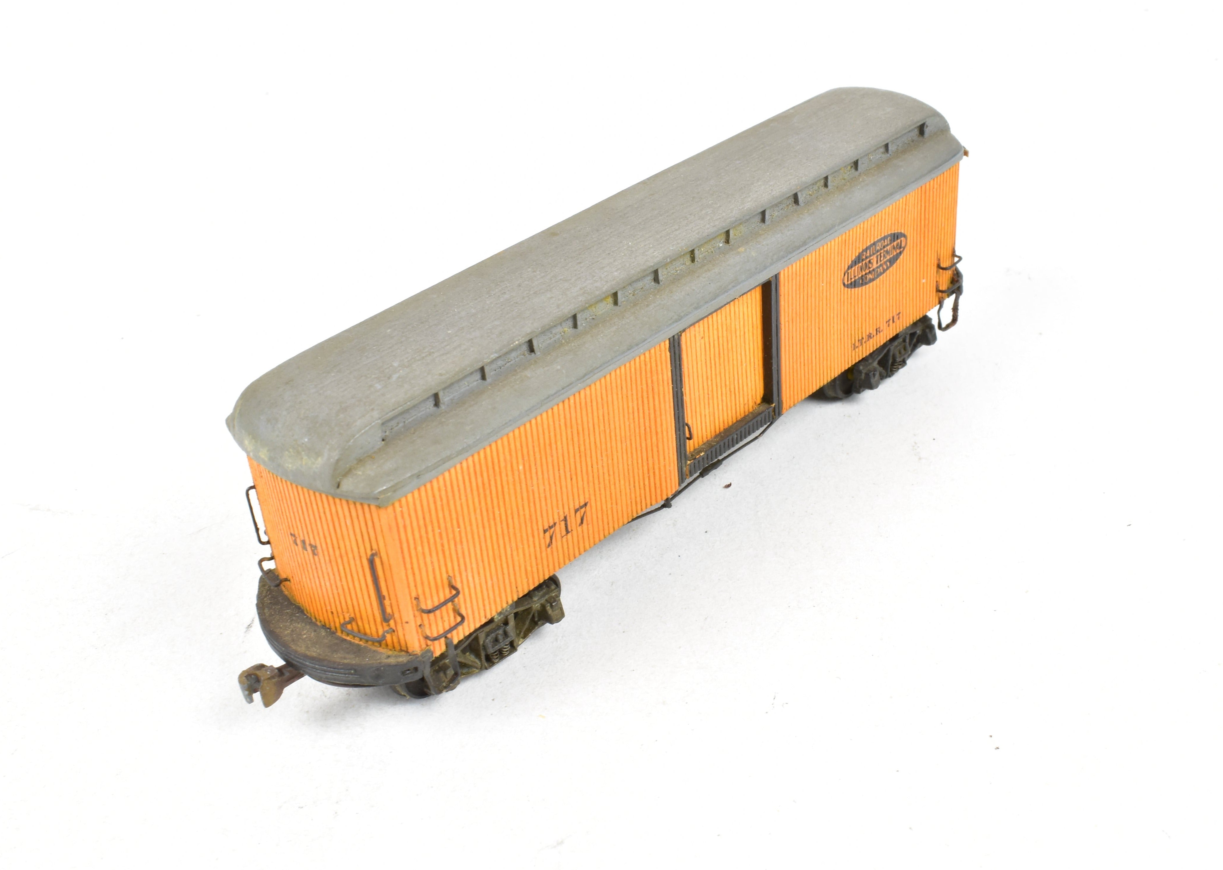 HO Scale La Belle Woodworking Illinois Terminal System Freight/Baggage Trailer Model Kit, Built and Painted, #717