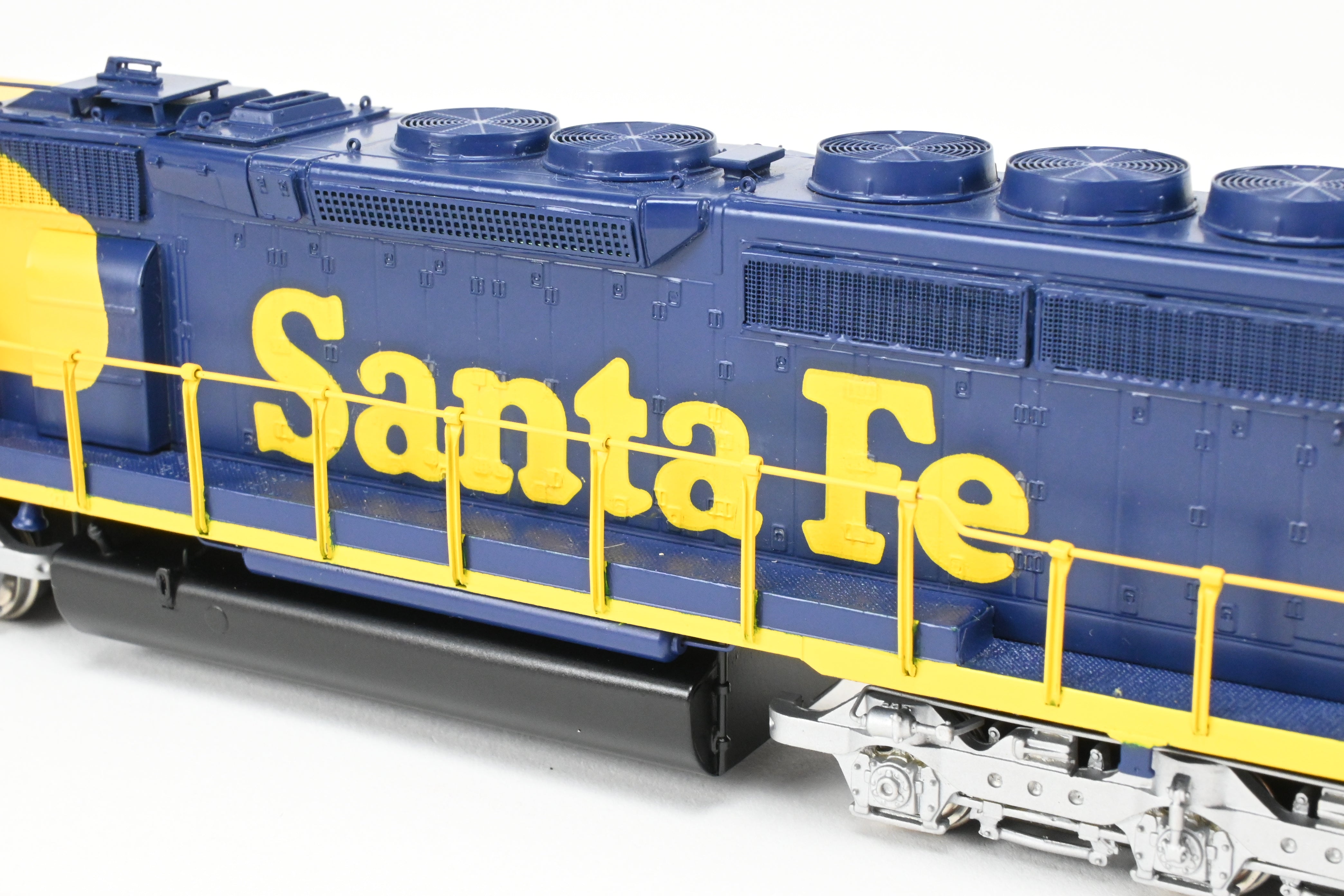 HO Scale Brass Model Train - E&P Associates ATSF (Atchison Topeka And Santa Fe) EMD SD - 40 - 2 Early Version with 81 - inch Nose and FP Lettering (No Number)