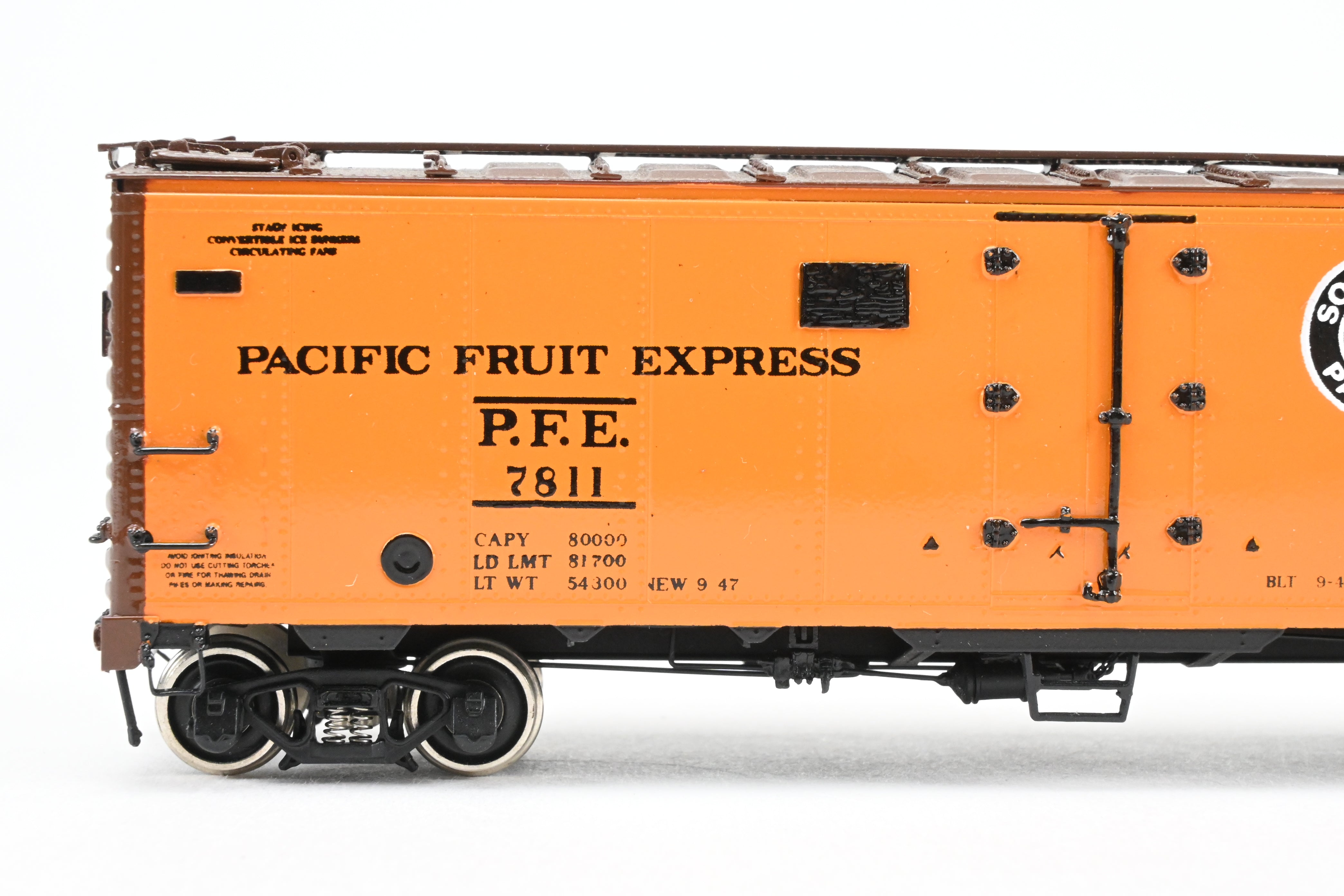 High - Quality HO Scale Brass CIL Challenger Imports Pacific Fruit Express R - 40 - 23 Steel Refrigerator Car Model with FP #7811