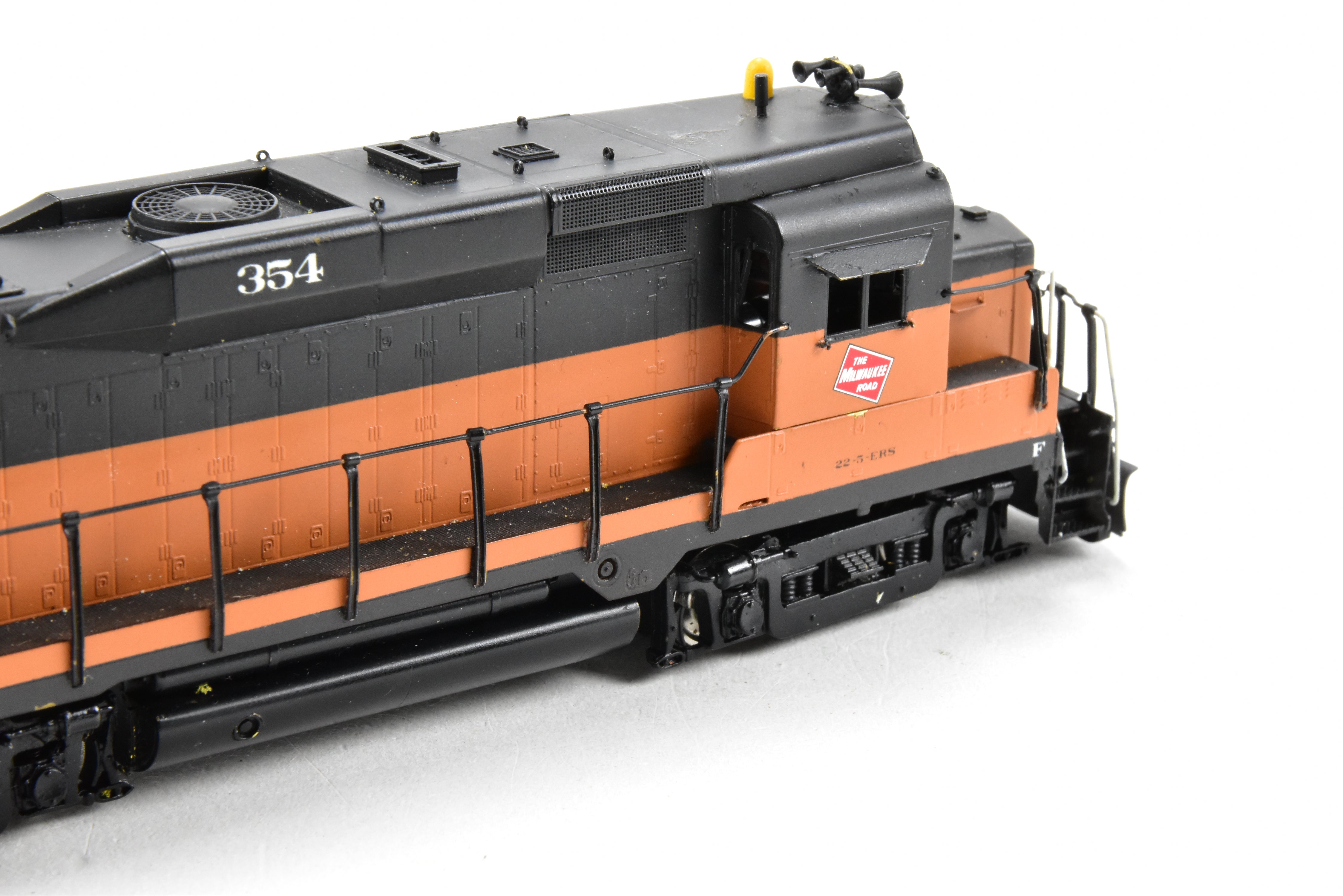 HO Scale Brass Oriental Limited Milwaukee Road EMD GP30 PH II 2250HP Model #354