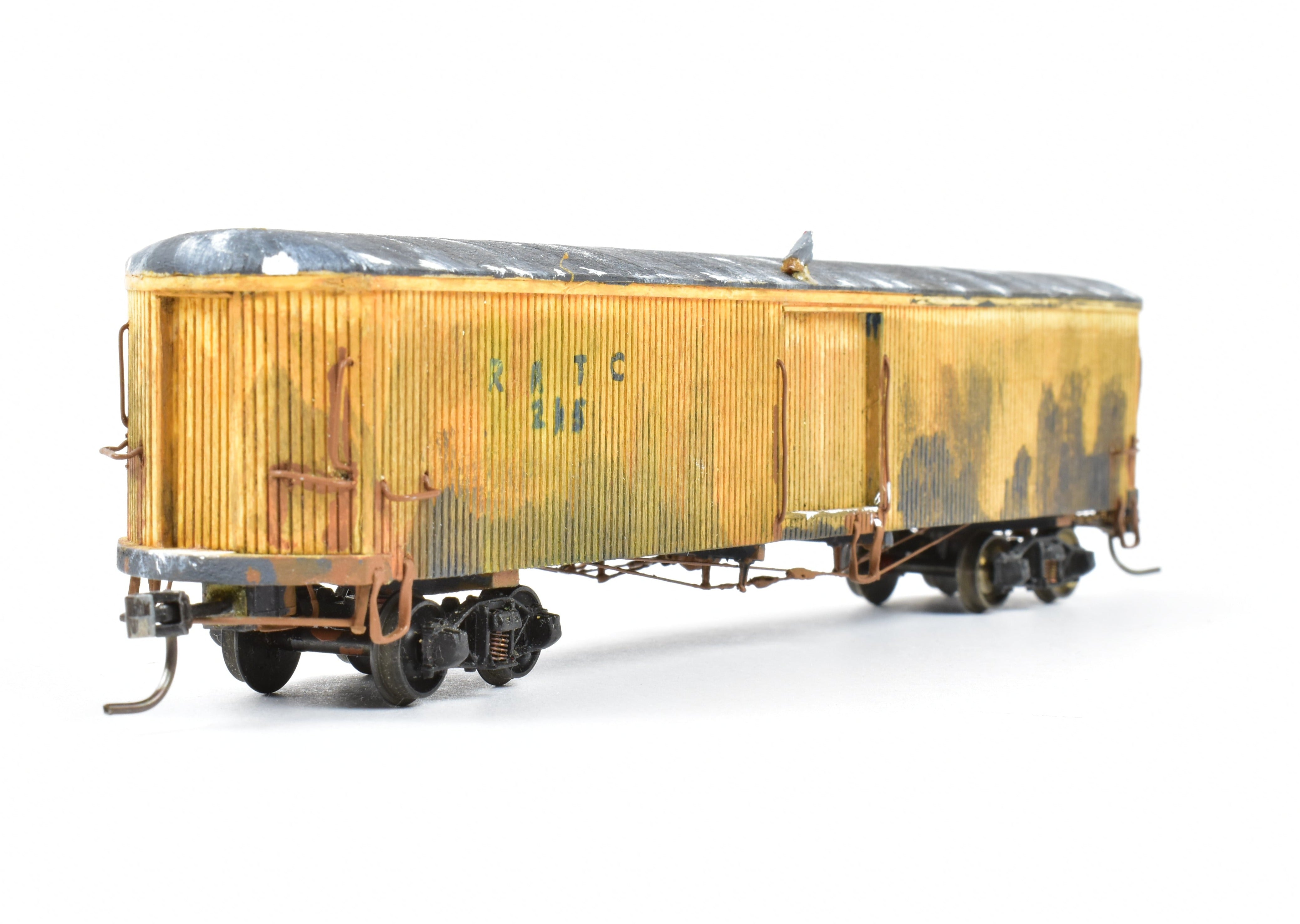 HO La Belle Woodworking Yellow #215 Fully Assembled Weathered Freight/Baggage Trailer