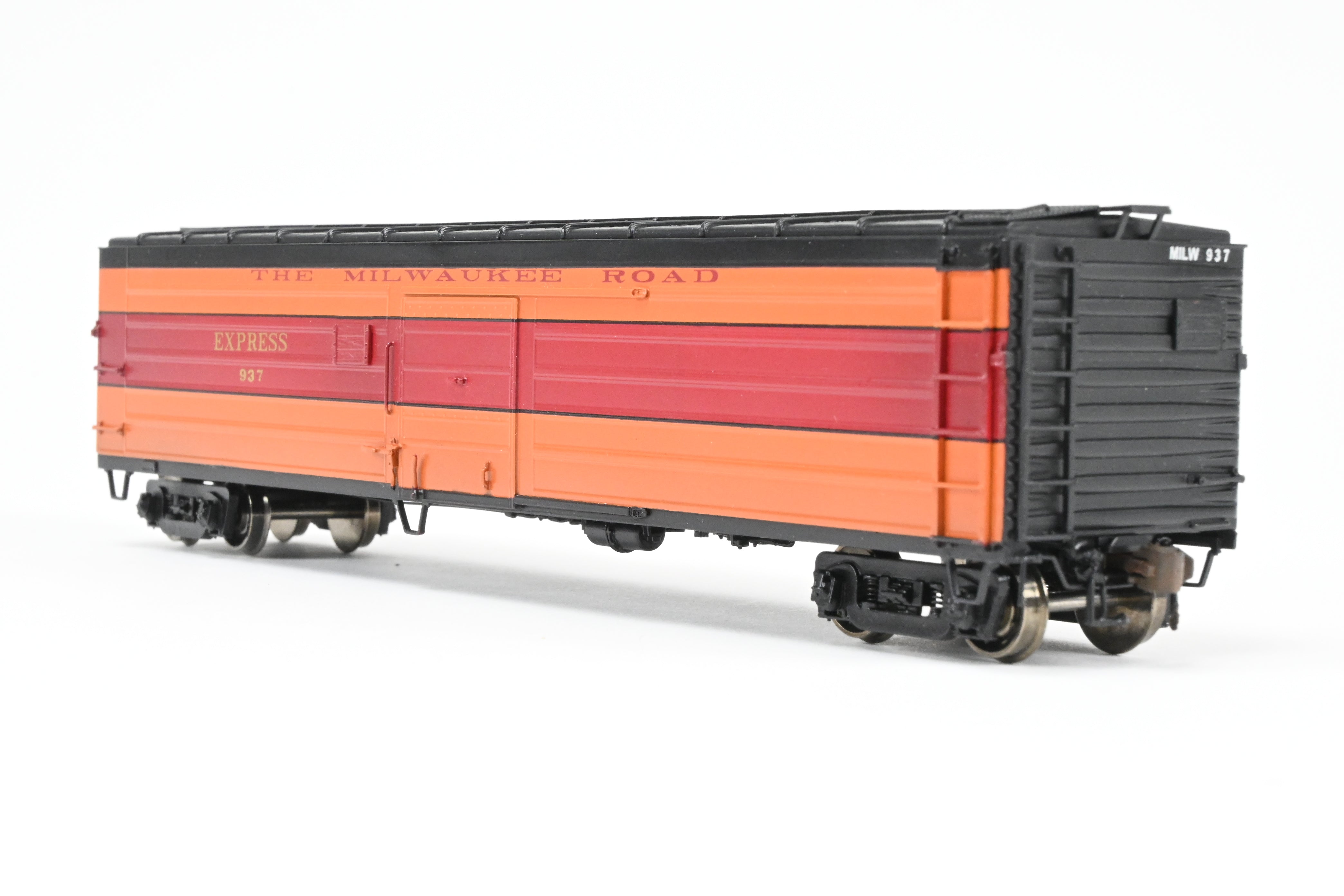 HO Scale Brass Model Railway Classics Milwaukee Road (MILW) 50-Foot Passenger Express Boxcar Factory Painted in 1952 Hiawatha Scheme with Road Number #937