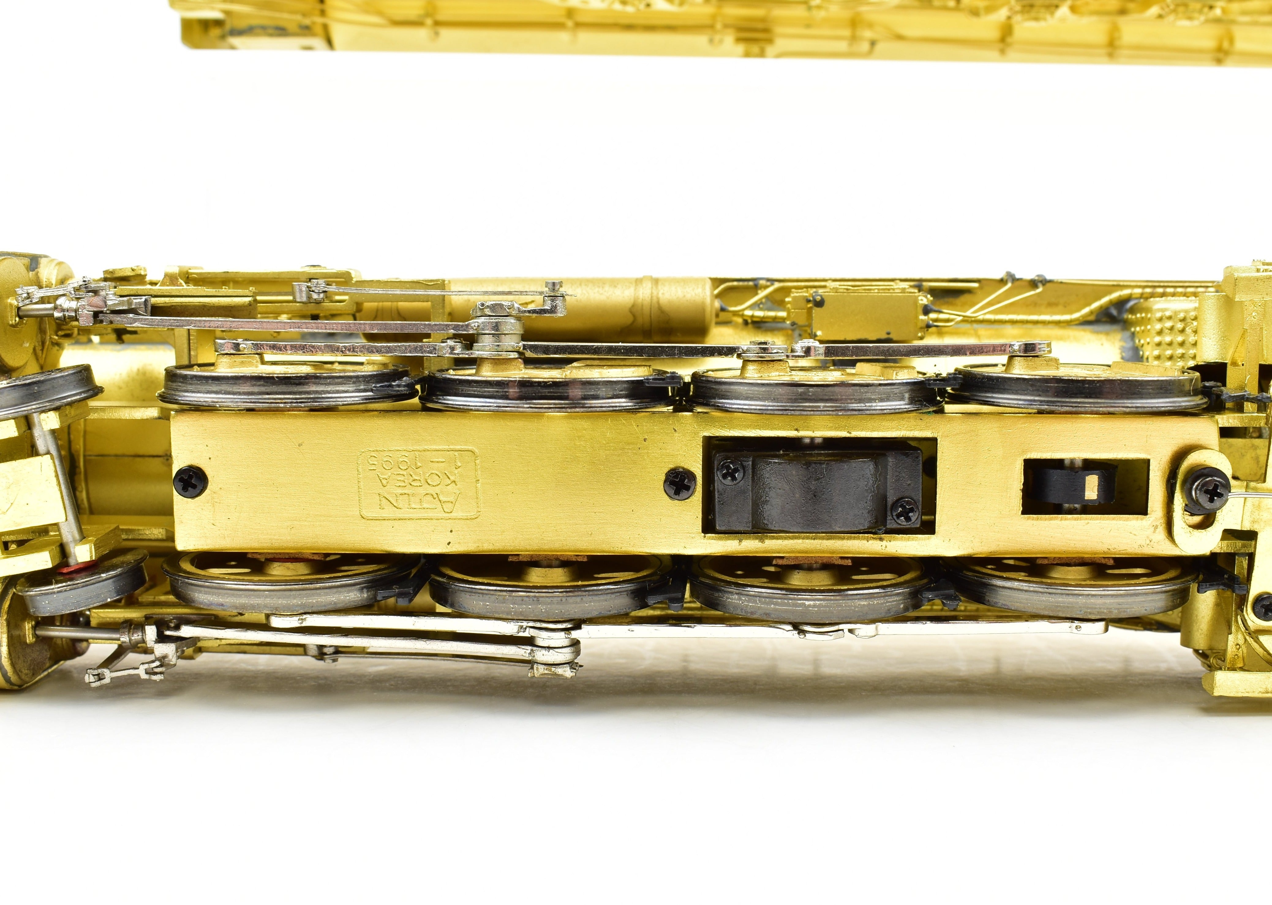 HO Scale Brass Model Train - Overland Models, Inc. MILW - Milwaukee Road S-3 4-8-4 Steam Locomotive with Squared Boiler Front