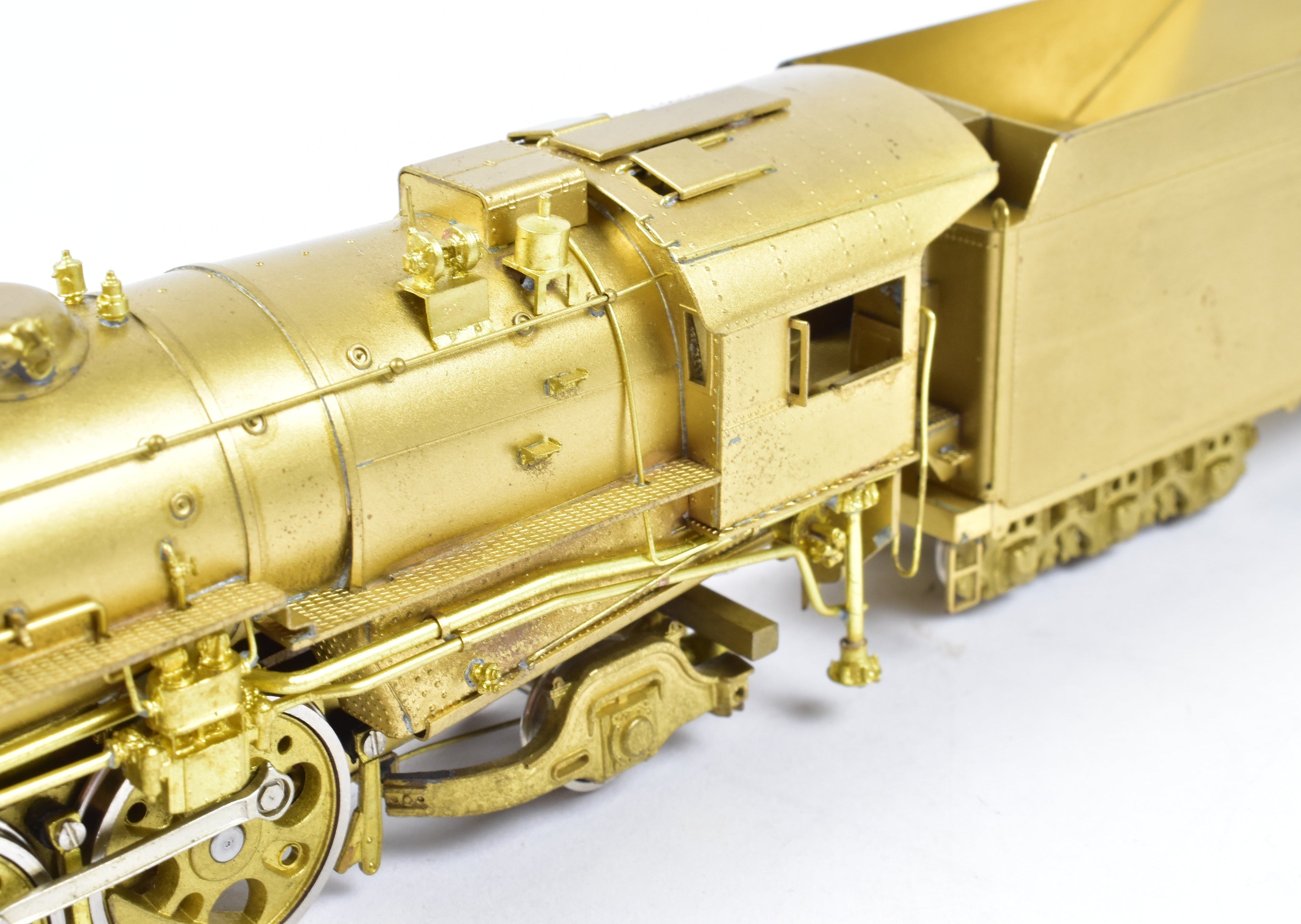 High - Quality HO Scale Brass Key Imports Model of Erie Railroad K - 5a 4 - 6 - 2 Pacific Locomotive from the 1950 Era