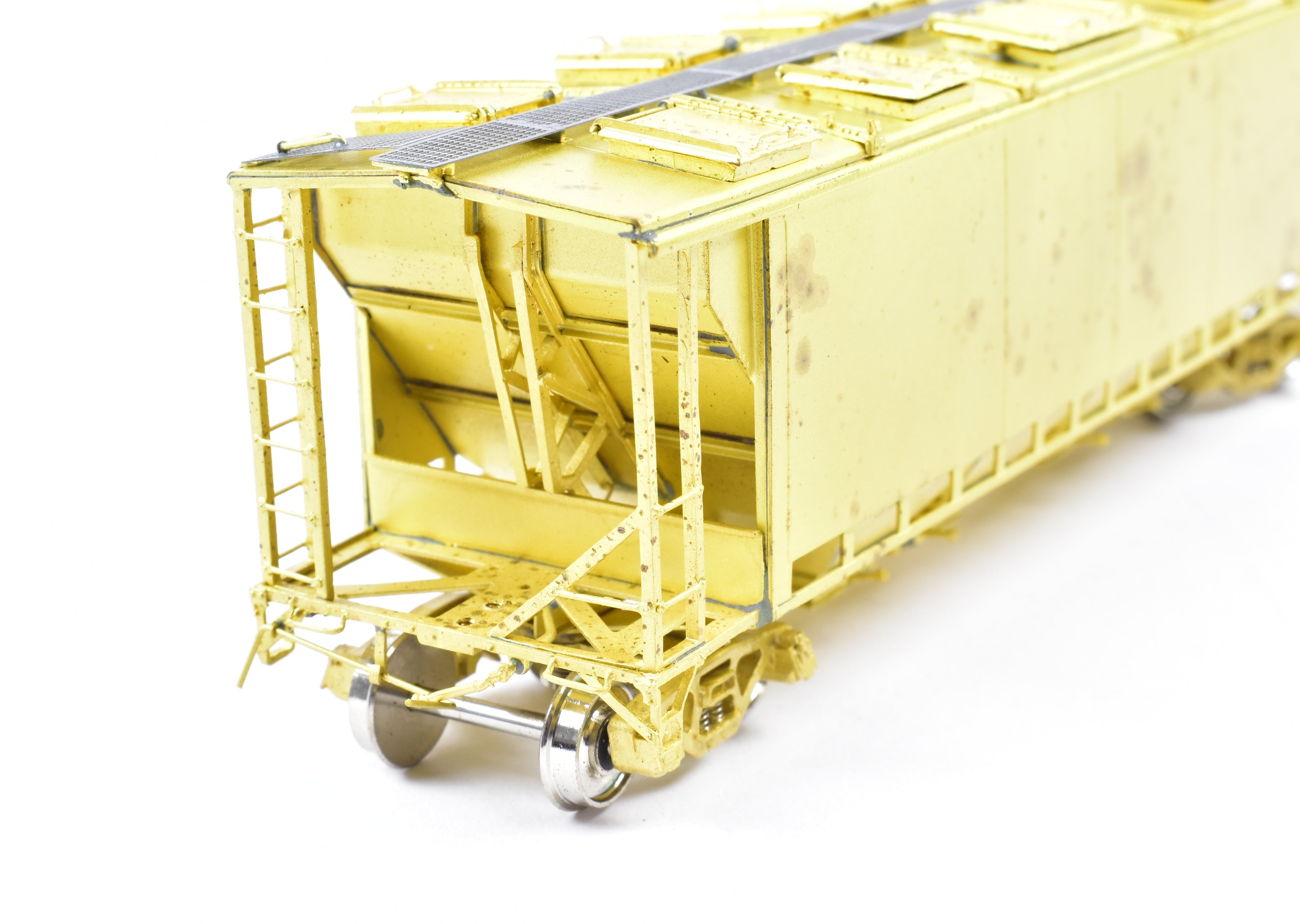 HO Scale Brass Canadian Pacific Slab Side Covered Hopper Model (S-20-C110 Series) by OMI - Overland Models, Inc.
