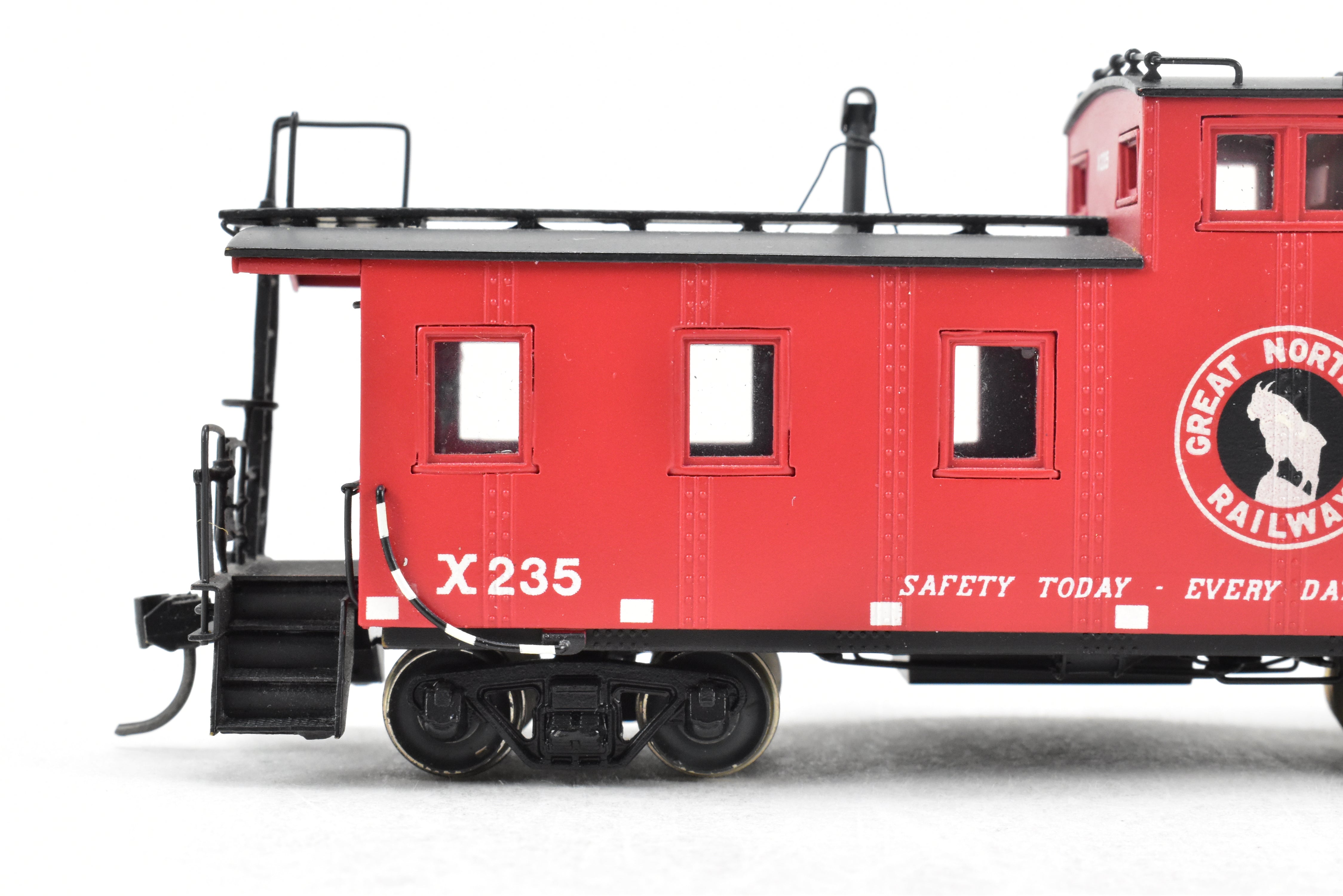 HO Brass OMI Great Northern 30' Plywood Sheath Caboose X235 by Overland Models