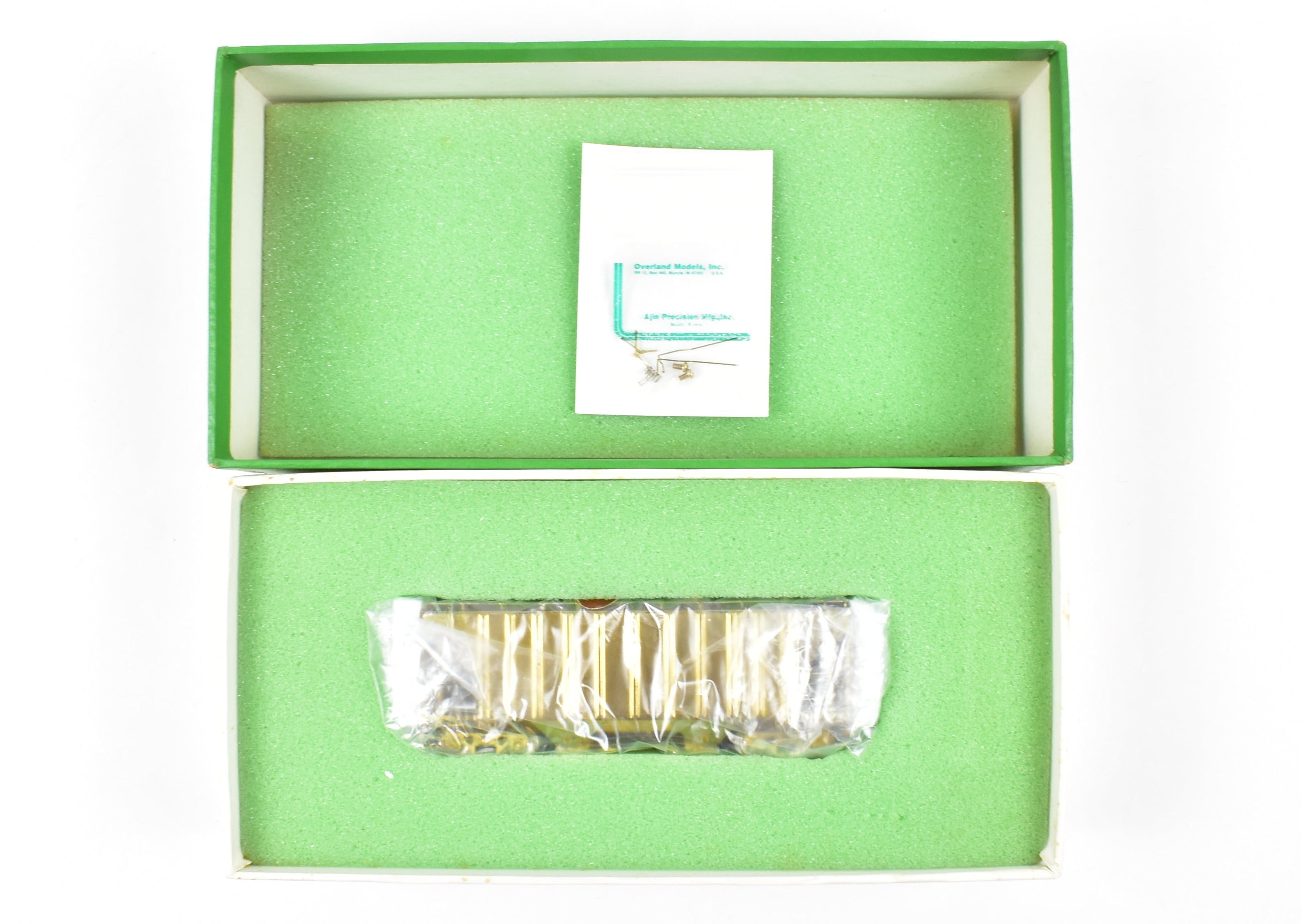 HO Scale Brass OMI (Overland Models, Inc.) ATSF - Santa Fe PS 2 - Bay Covered Hopper Model Train Car