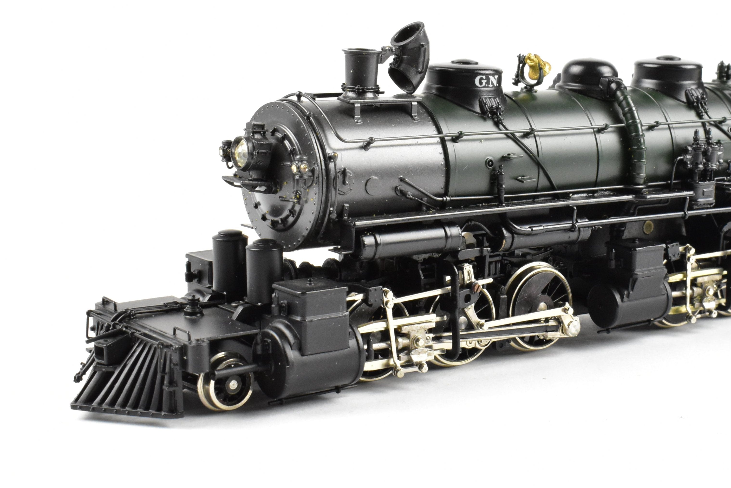 HO Scale Brass Model Train - Tenshodo Great Northern 2-6-6-2 Class L-1 Factory Painted Locomotive #1913 with Crown Design
