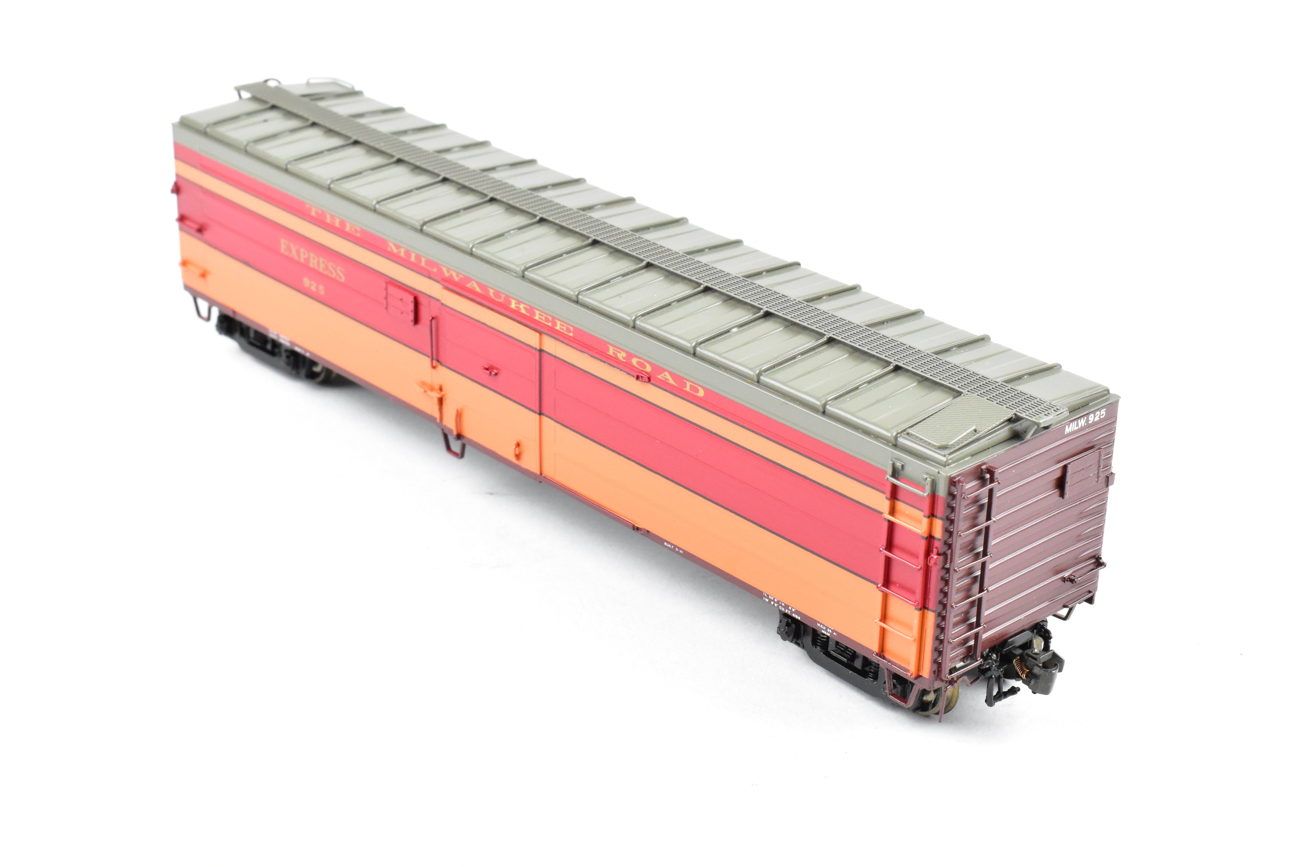 High - Quality HO Scale Brass Railway Classics MILW - Milwaukee Road 50 - Foot Passenger Express Boxcar with 1948 Factory Paint Scheme and Road Number #925