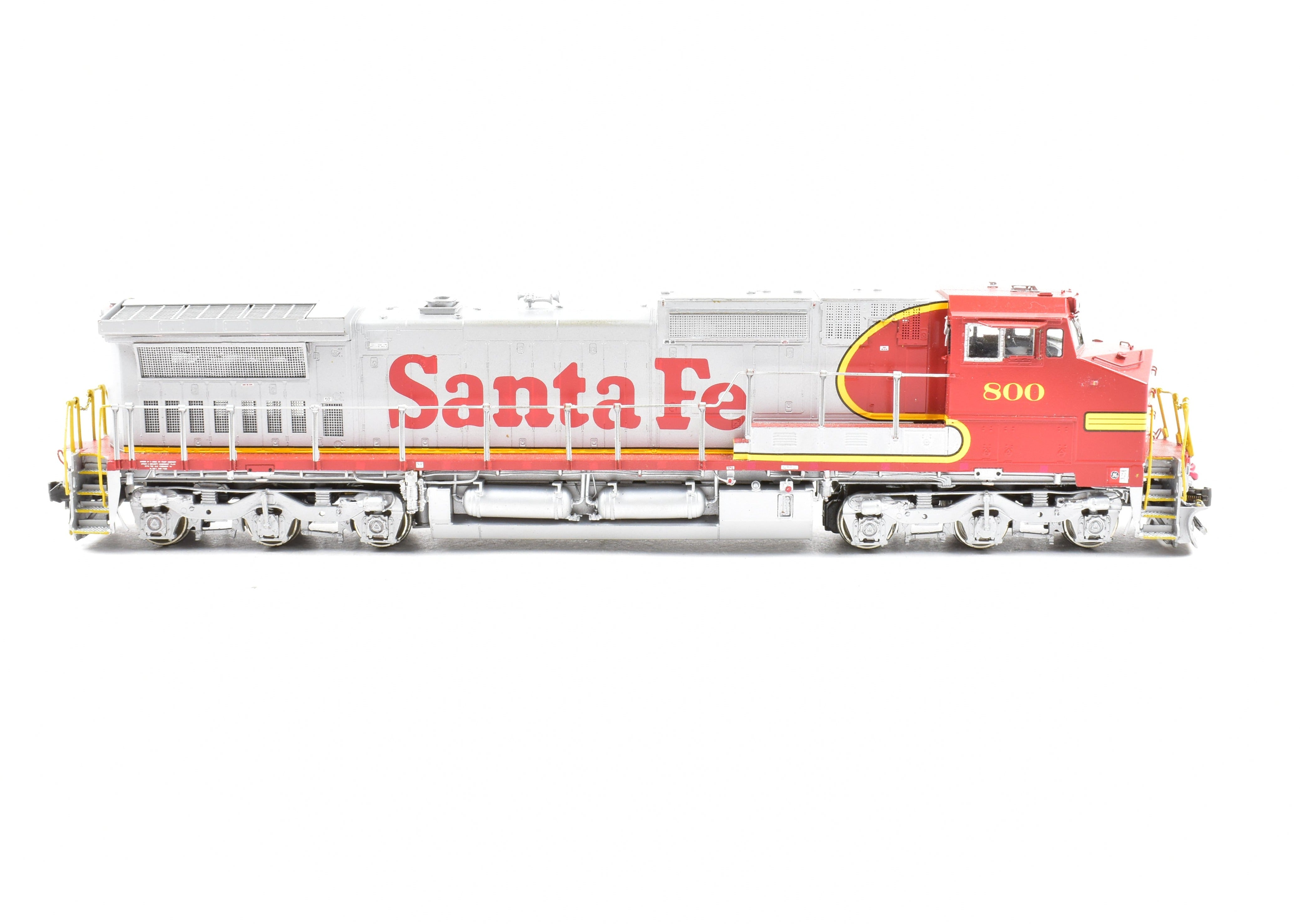 HO Scale Brass Model Train - Overland Models Inc. (OMI) AT&SF - Santa Fe Dash 8 - 40CW Gullwing Cab Locomotive with Custom Painting