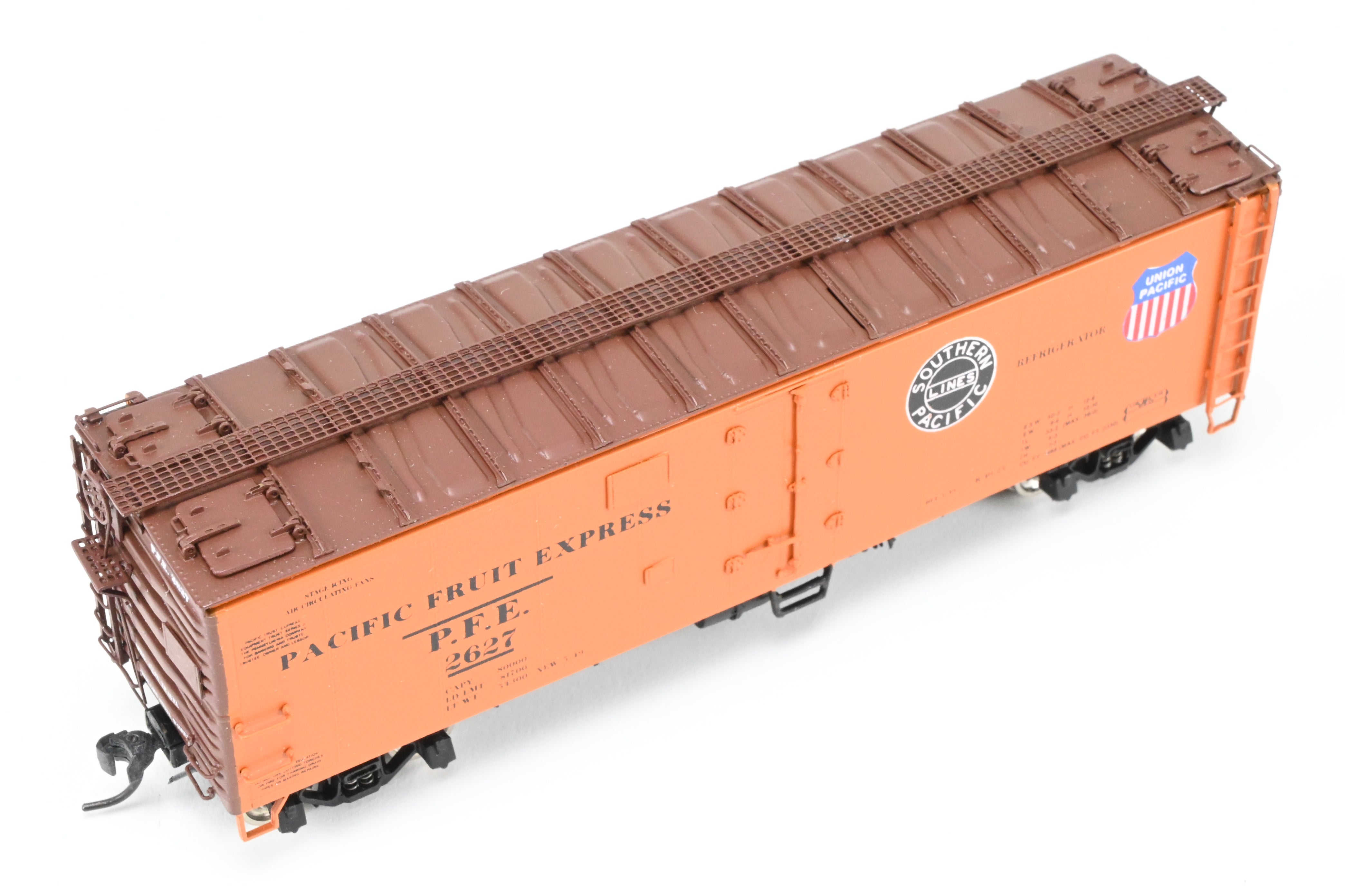 High - Quality HO Scale Brass CIL - Challenger Imports PFE - Pacific Fruit Express R - 40 - 25 Refrigerator Car Model, FP #2627