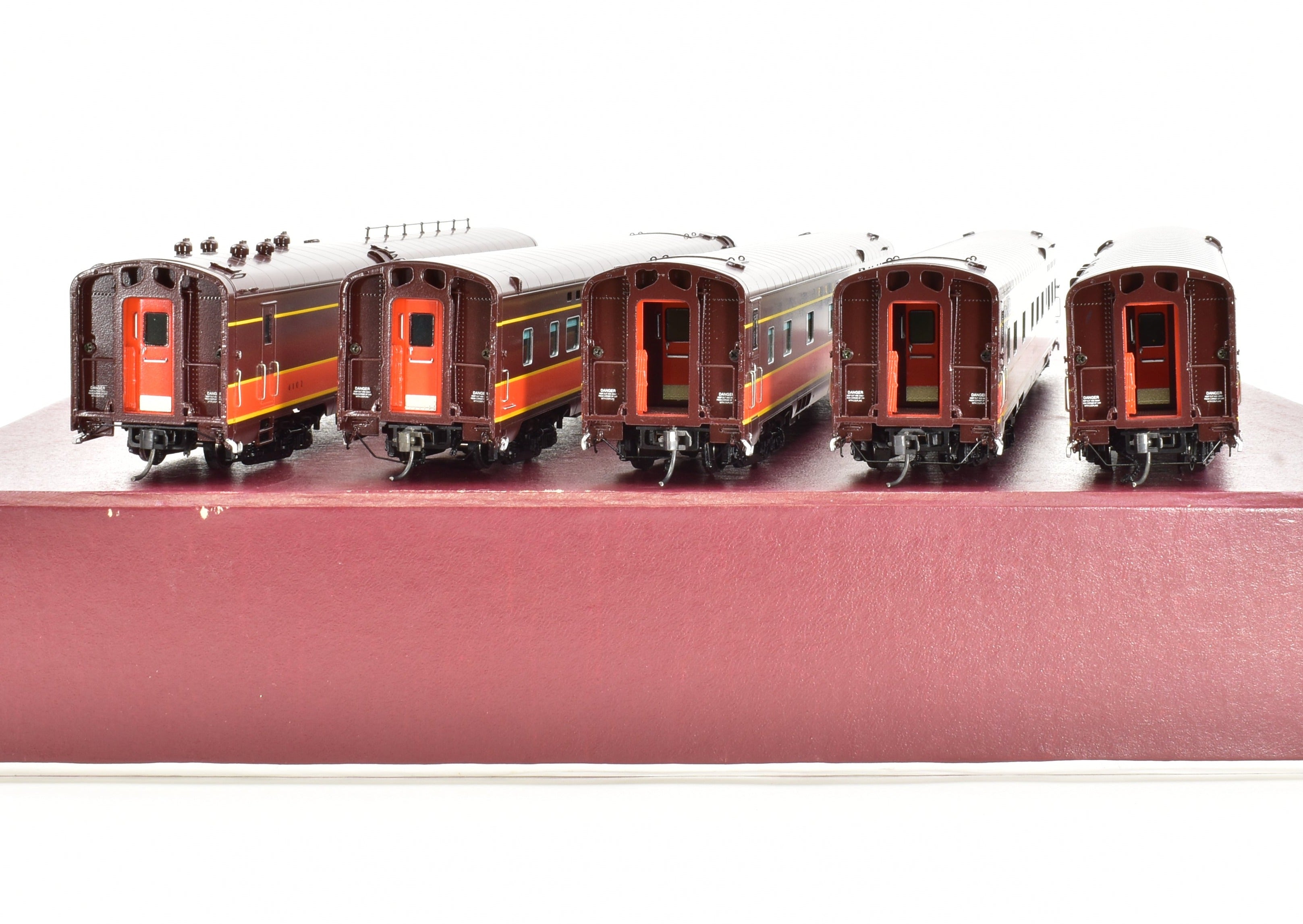 HO Scale Brass Model Train Set - Railway Classics Illinois Central 1942 Panama Limited 10-Car Set with EMD E6 AA Set F/P, Featuring ESU DCC & Sound System