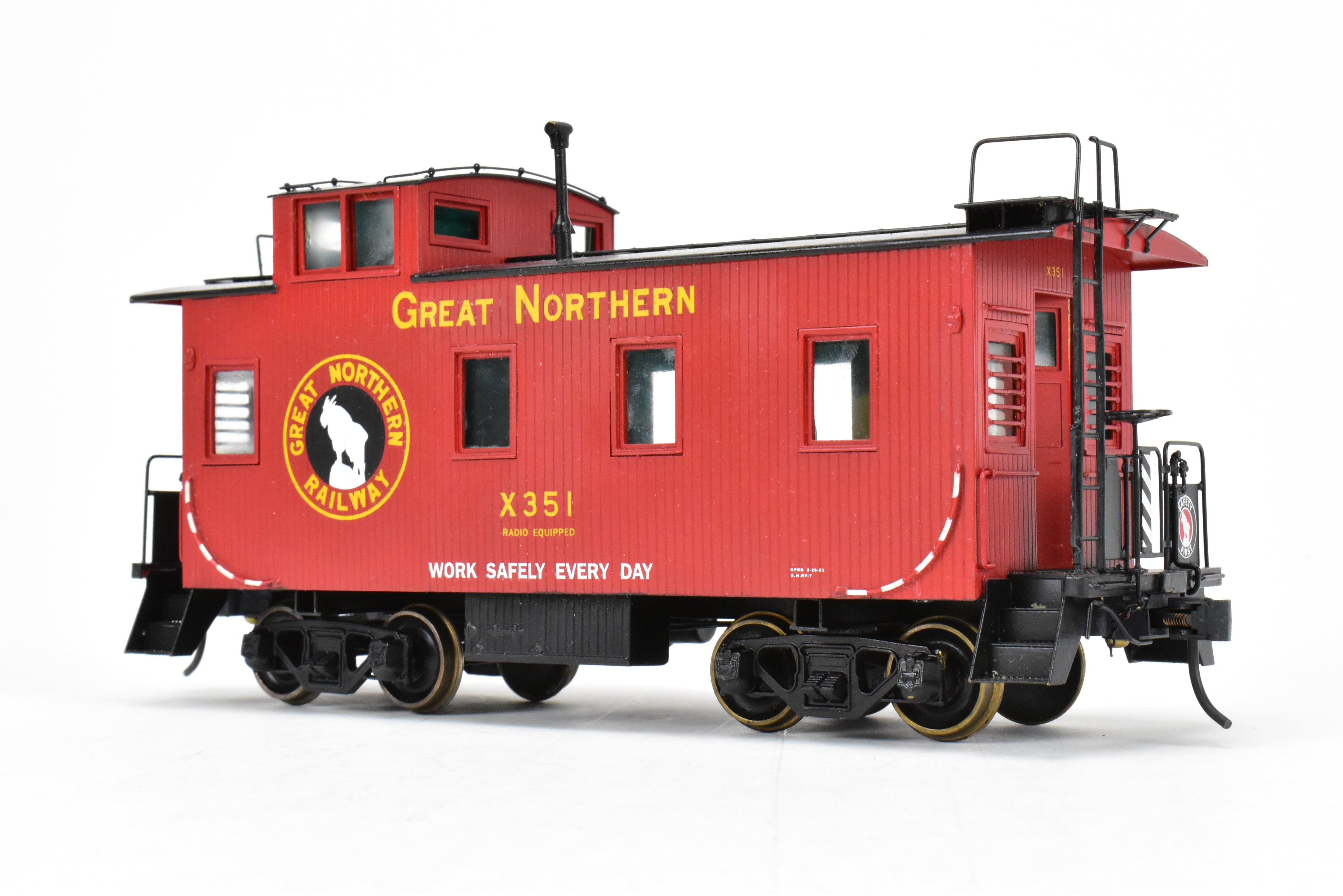 O Scale Oriental Limited Great Northern 25-Foot Wood Caboose CP #X351 with Slogan