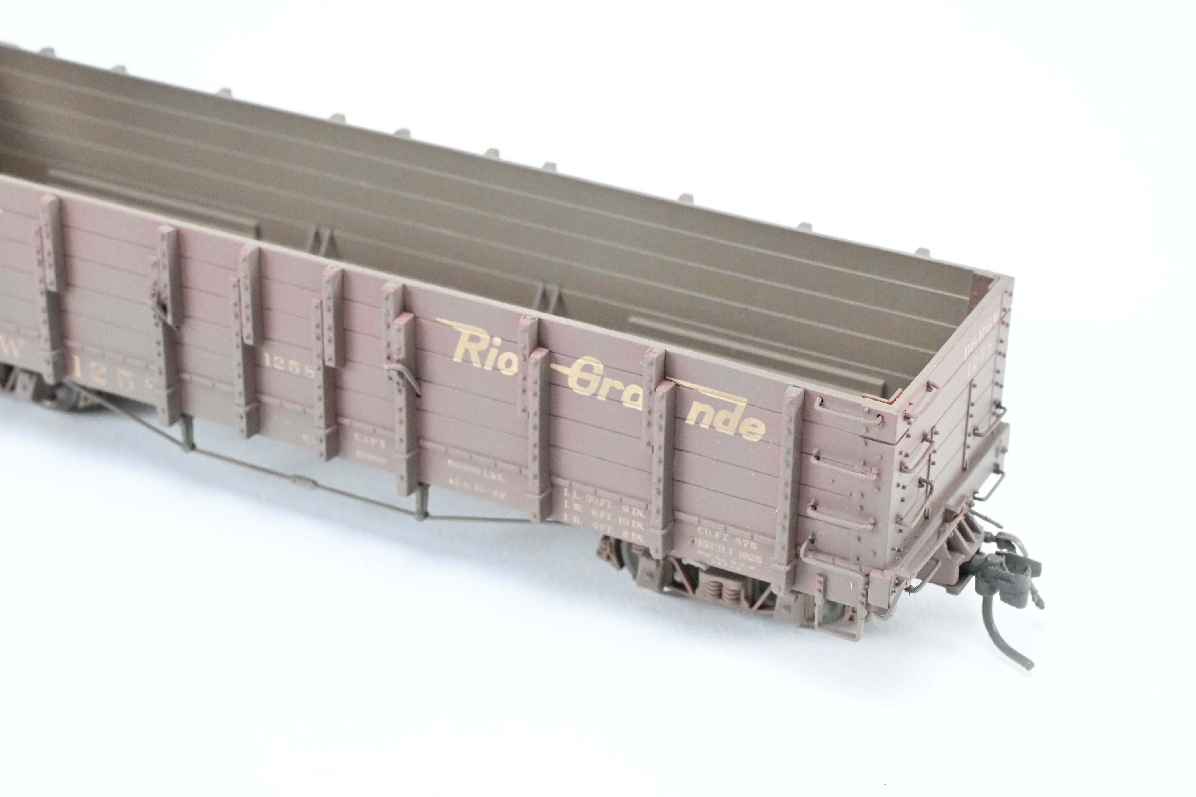 HOn3 Scale Blackstone Models Denver & Rio Grande Western High Side Gondola Model - Flying Grande Herald No. 1258, Weathered Finish