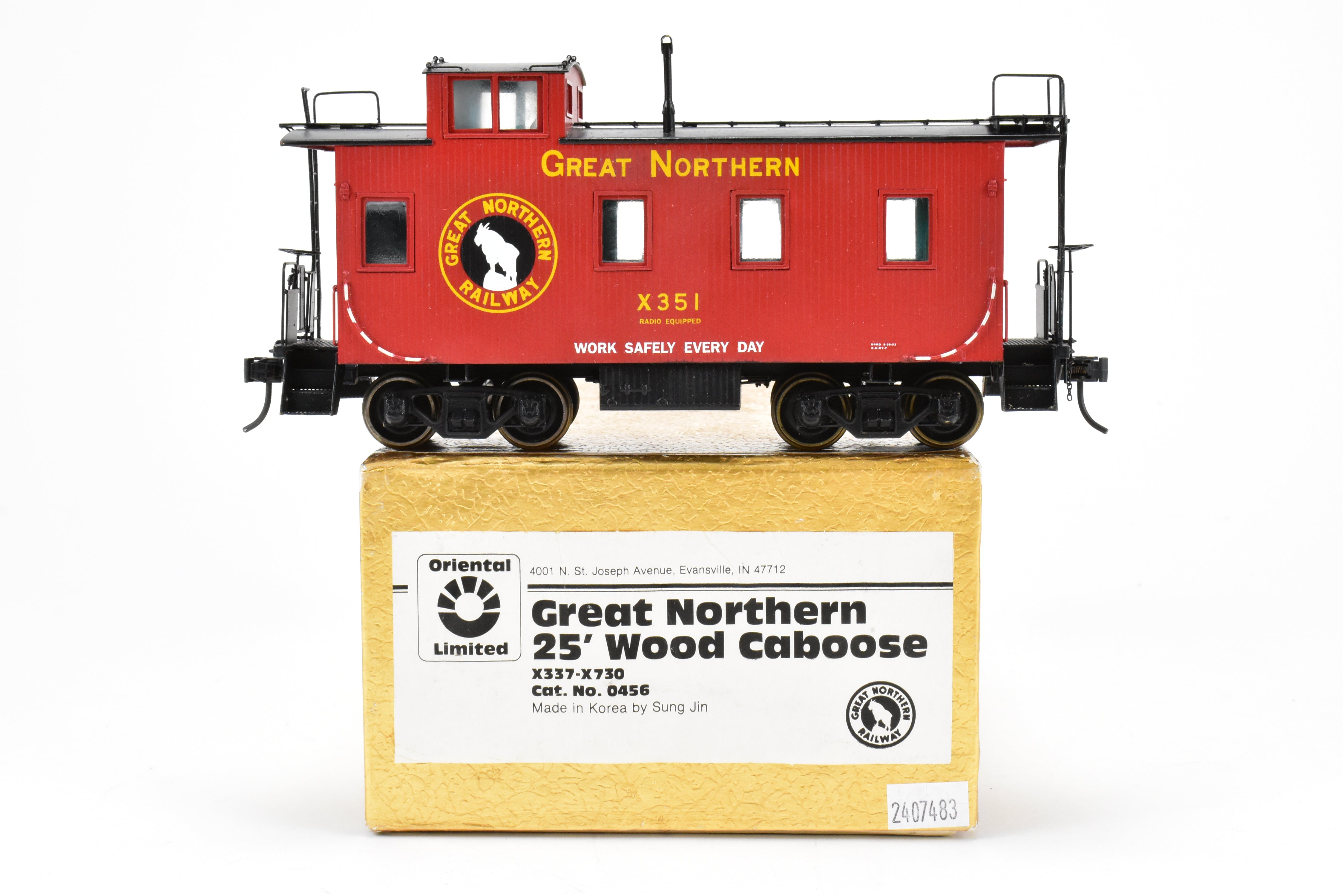 O Scale Oriental Limited Great Northern 25-Foot Wood Caboose CP #X351 with Slogan