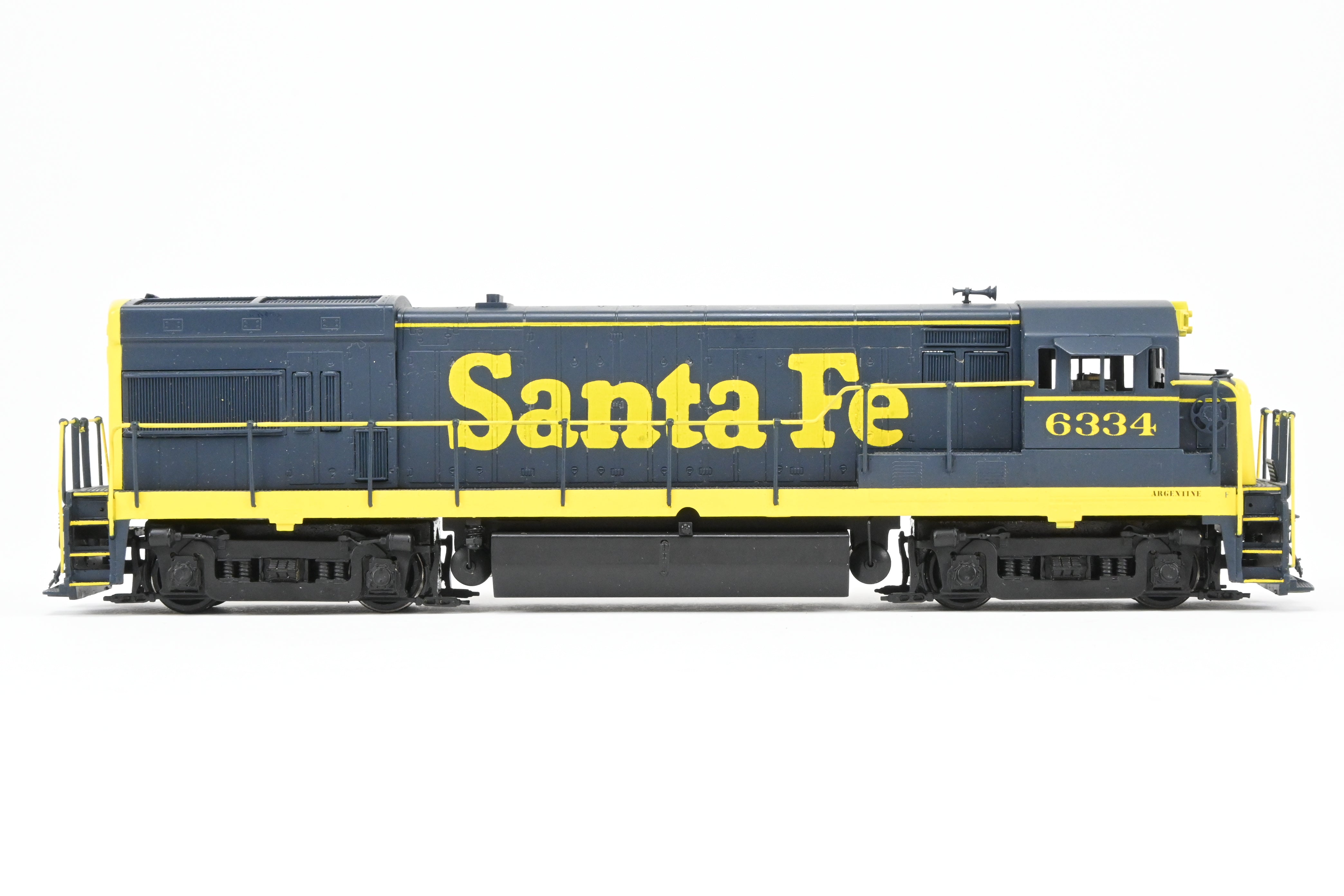 HO Scale Brass Model Train - Oriental Limited ATSF - Santa Fe GE U23B 2300 HP Low Hood Locomotive with AAR - B Trucks, Road Number FP #6334