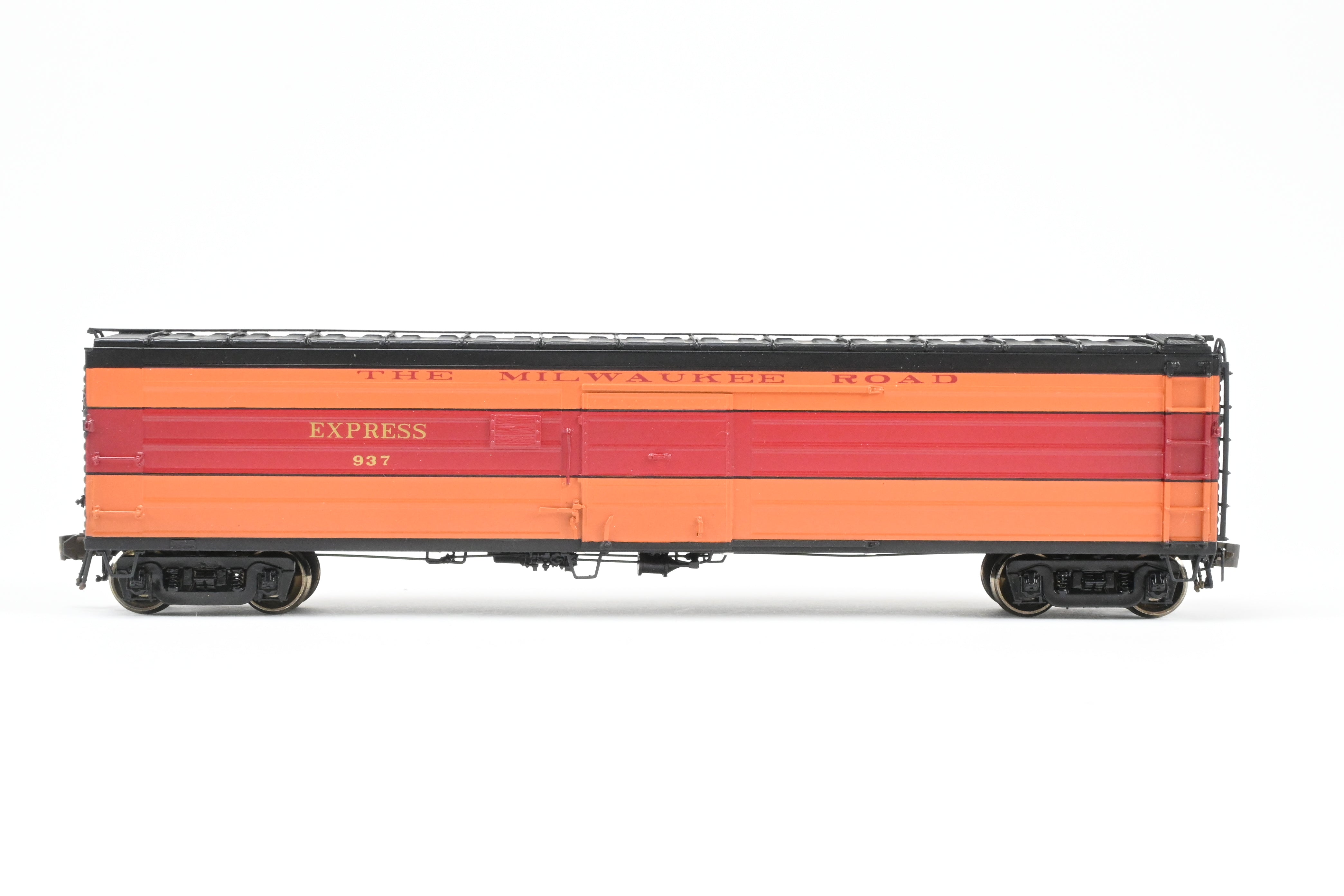 HO Scale Brass Model Railway Classics Milwaukee Road (MILW) 50-Foot Passenger Express Boxcar Factory Painted in 1952 Hiawatha Scheme with Road Number #937